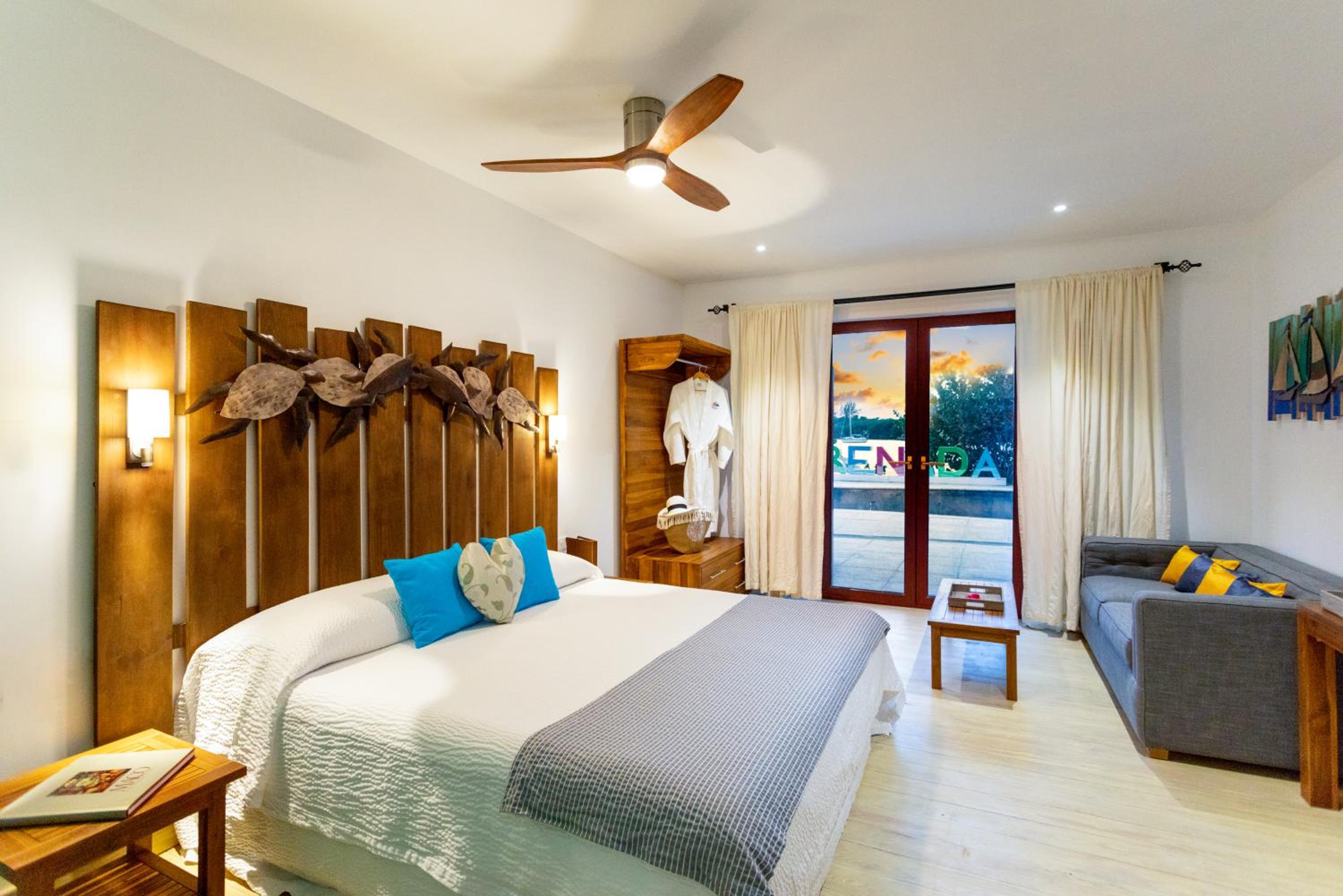Deluxe King Room photo 2