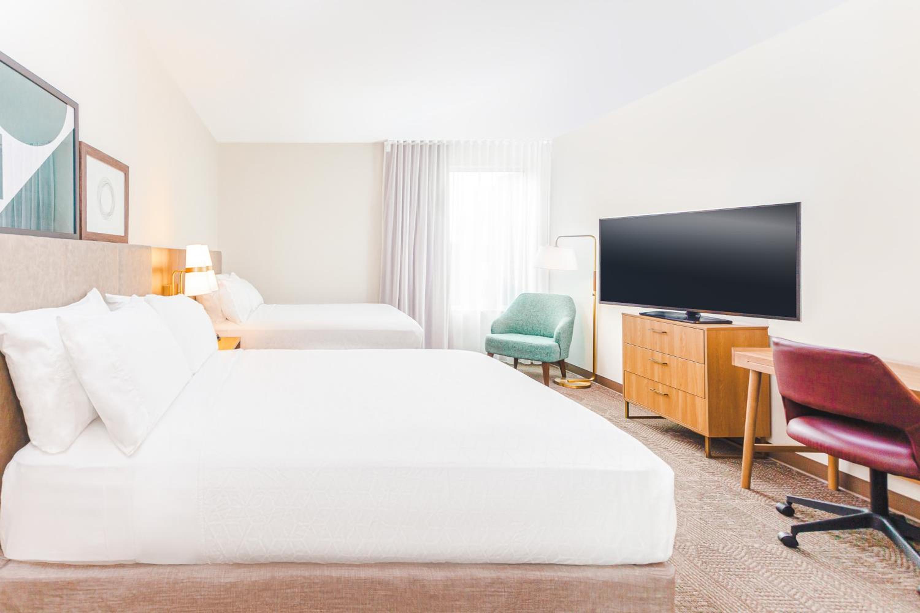 One-Bedroom Queen Suite with Two Queen Beds - Photo 6