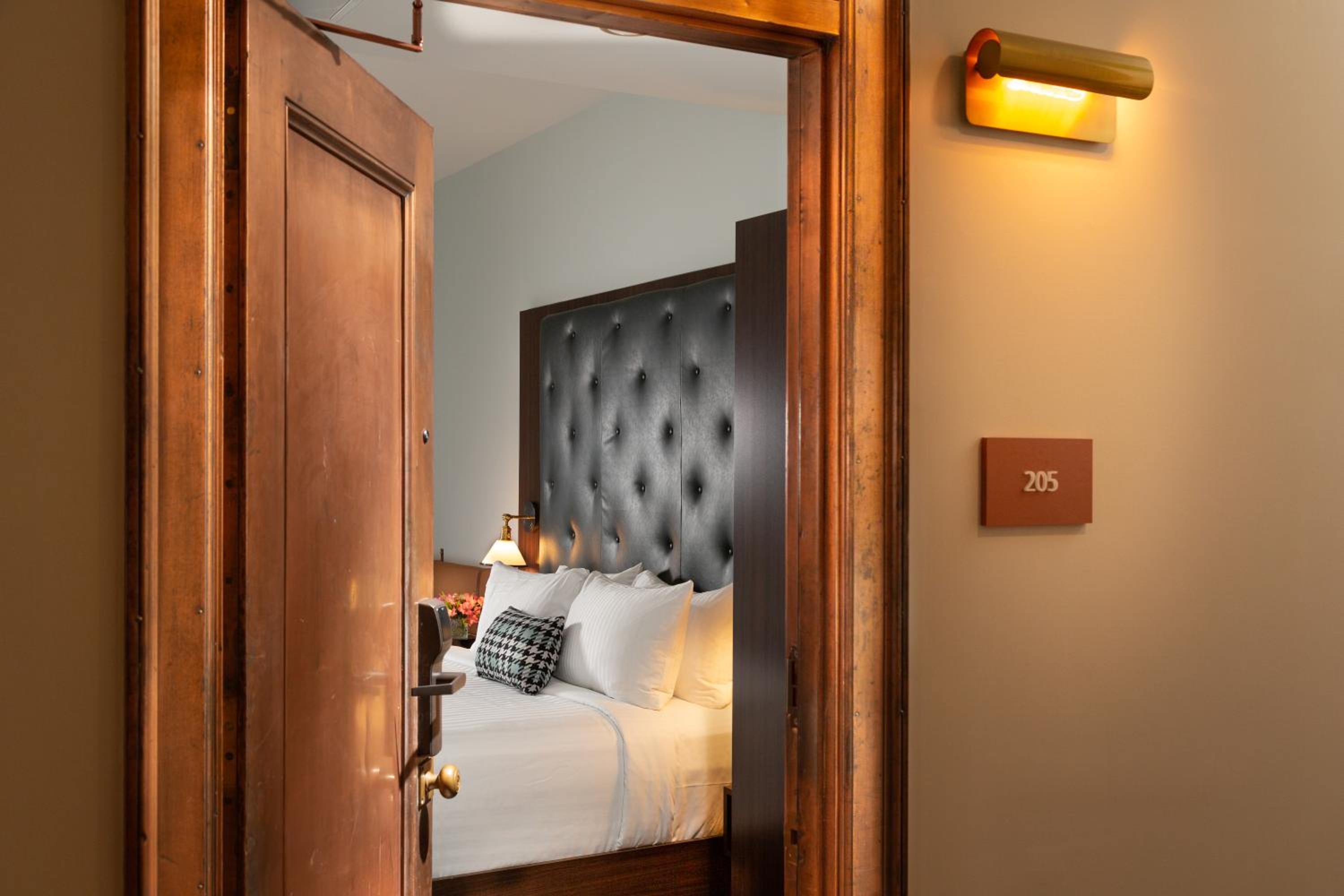 Deluxe King Room - Photo 1