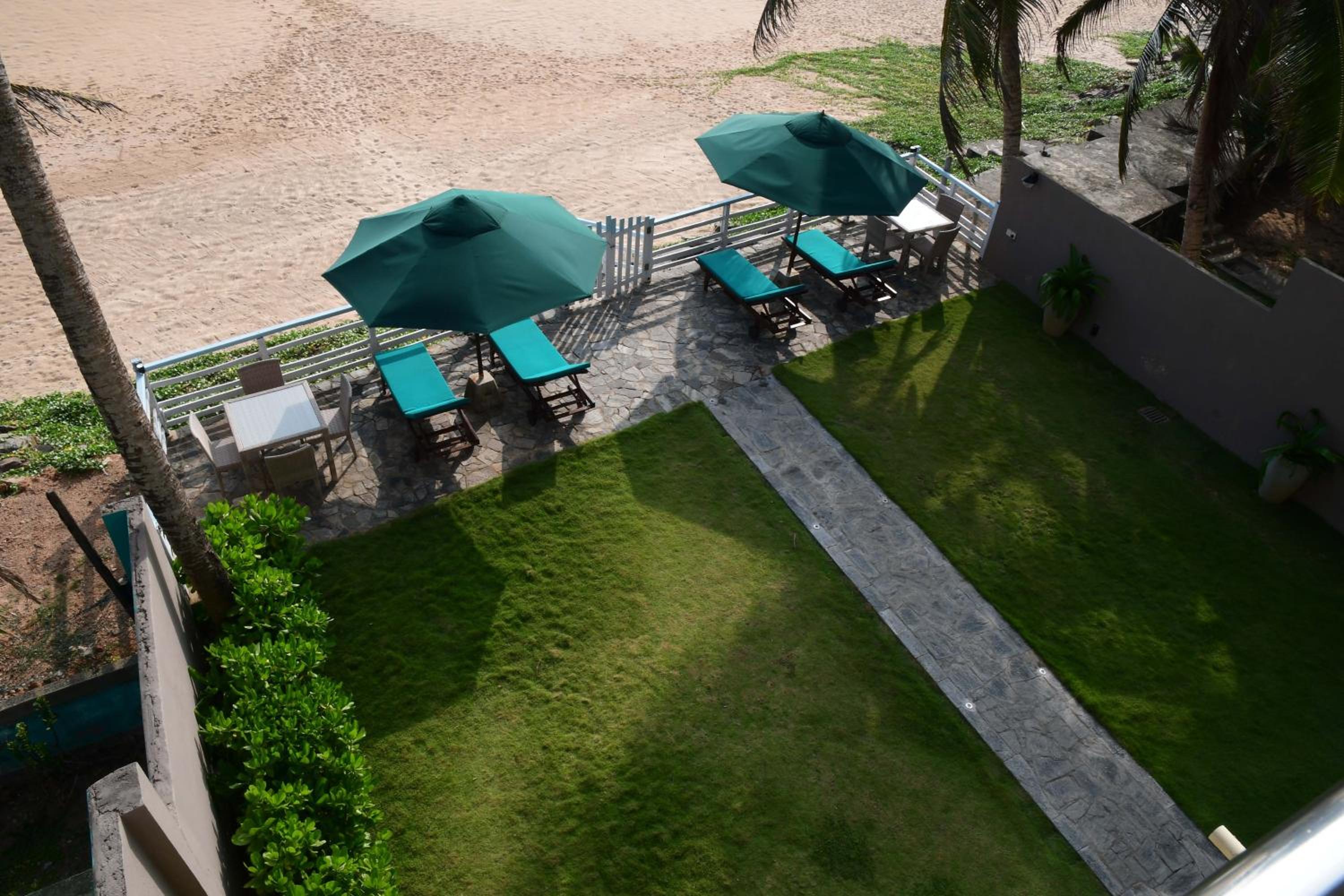 Deluxe Double or Twin Room Includes a Complimentary Mocktail, Sunset Tea with Savory Bites and a BeachFront dining experience - Photo 9