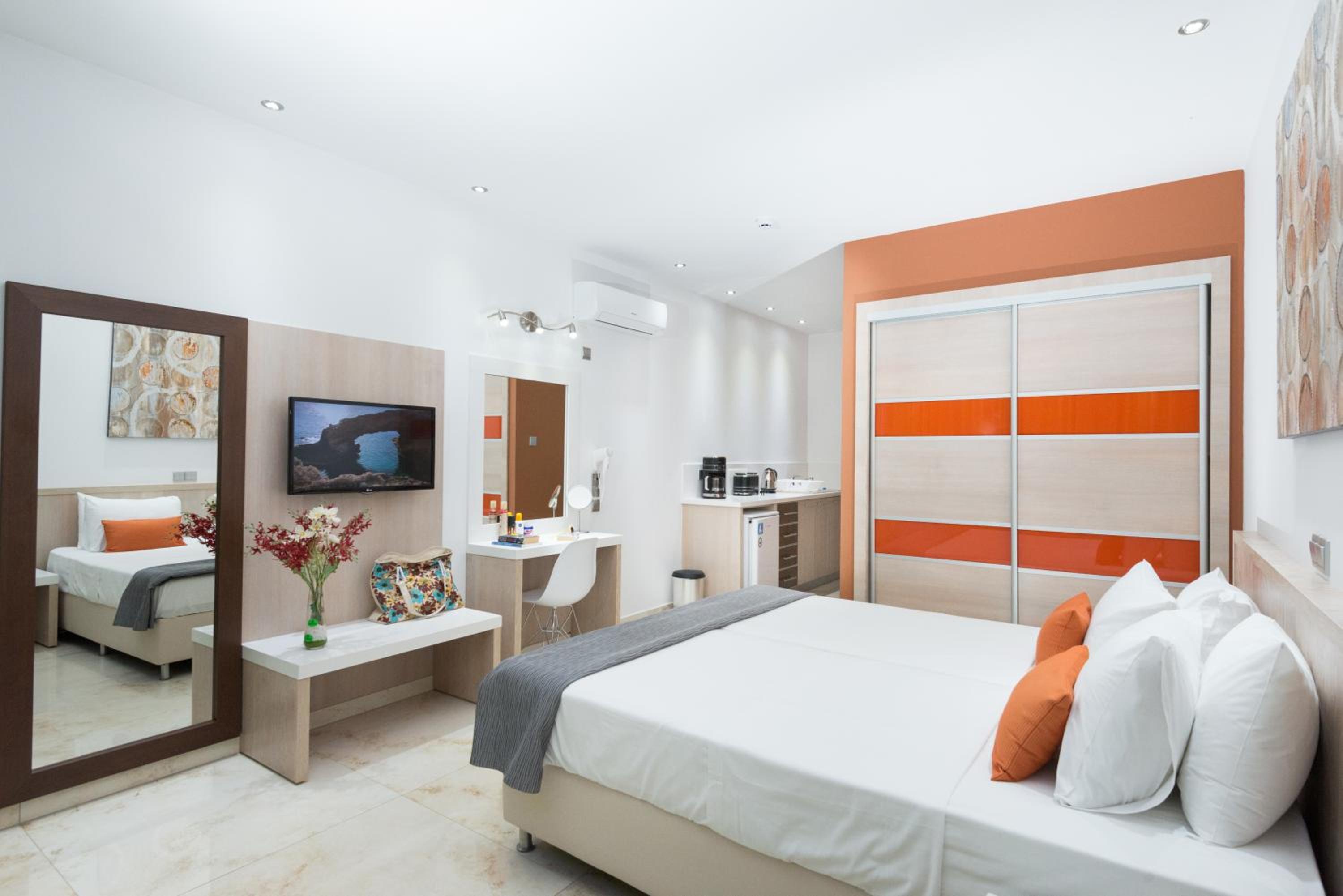 Luxury Room (2 Adults + 1 Child) photo 3