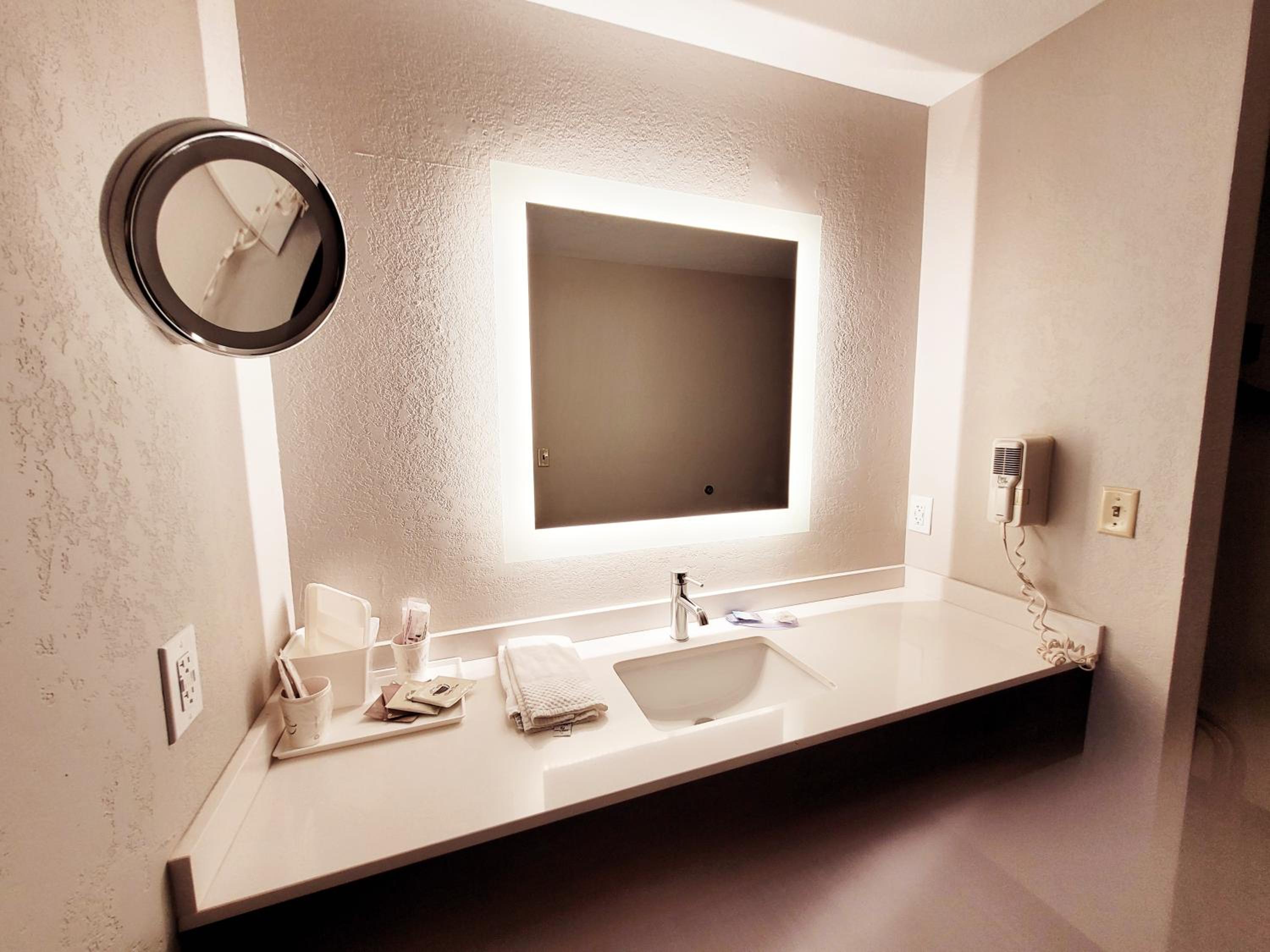 King Room - Accessible/Non Smoking photo 3