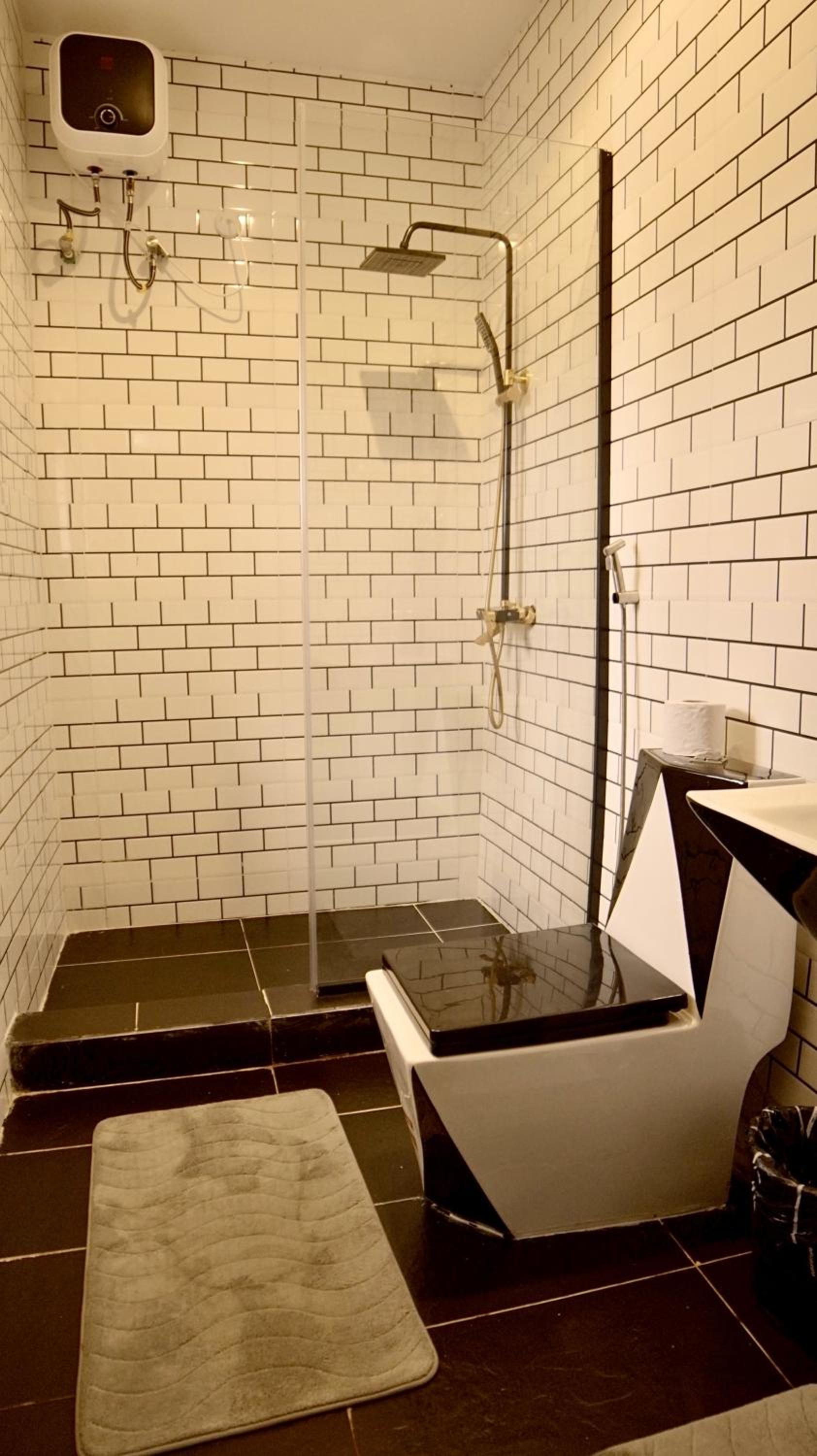 Executive Suite - Photo 7