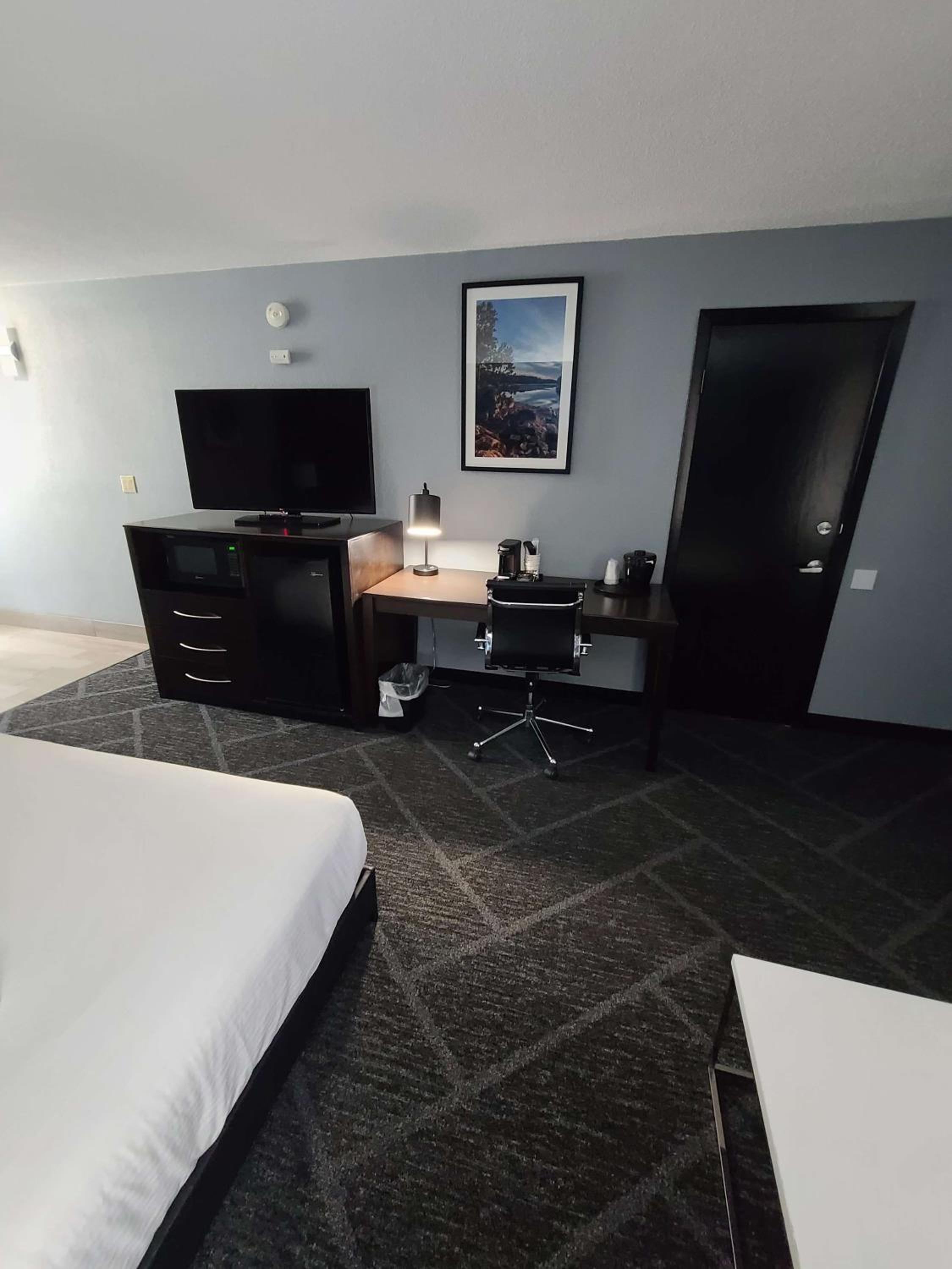 King Room with Single Sofa Bed - Photo 4