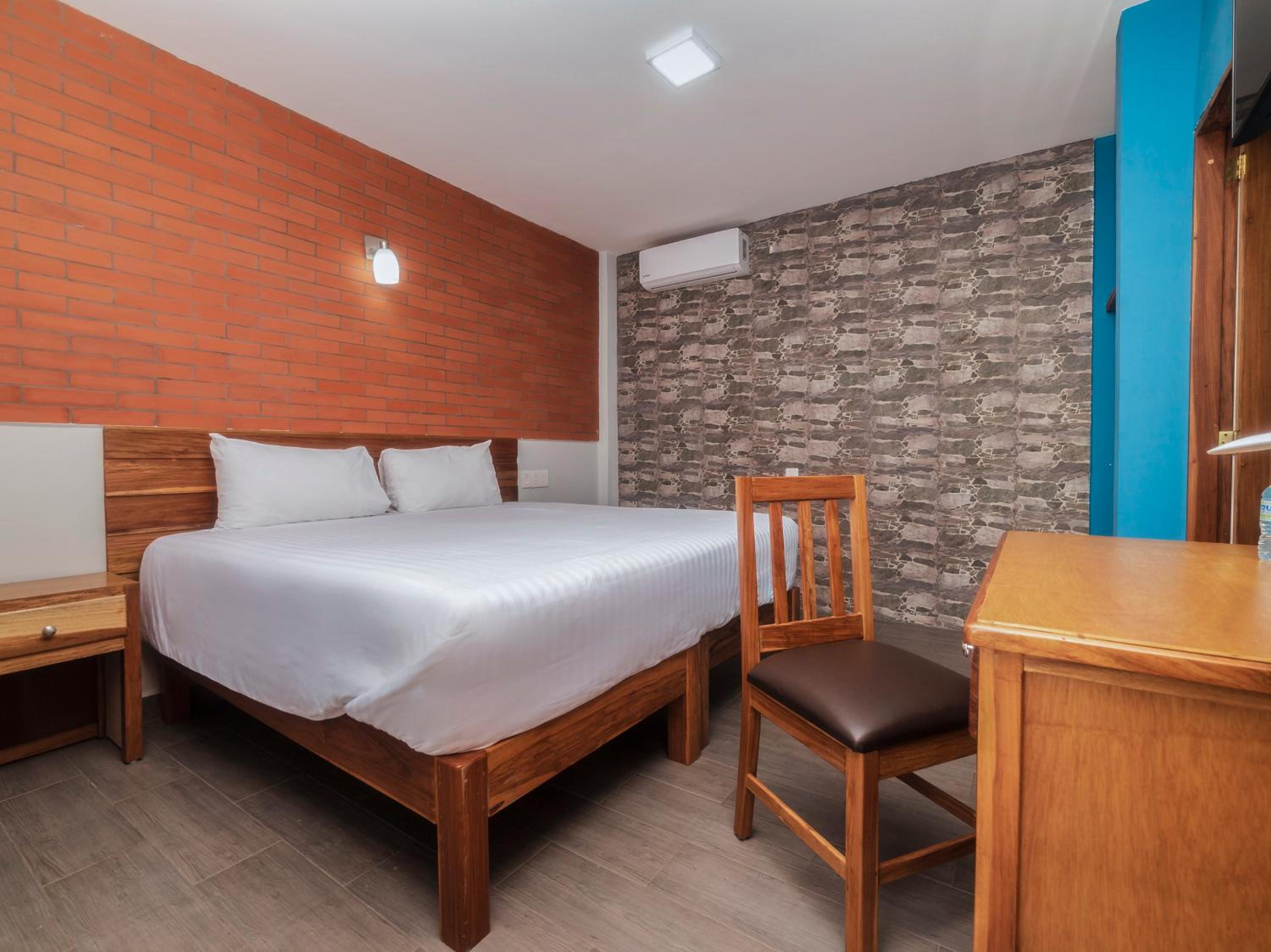 Standard King Room - Photo 1