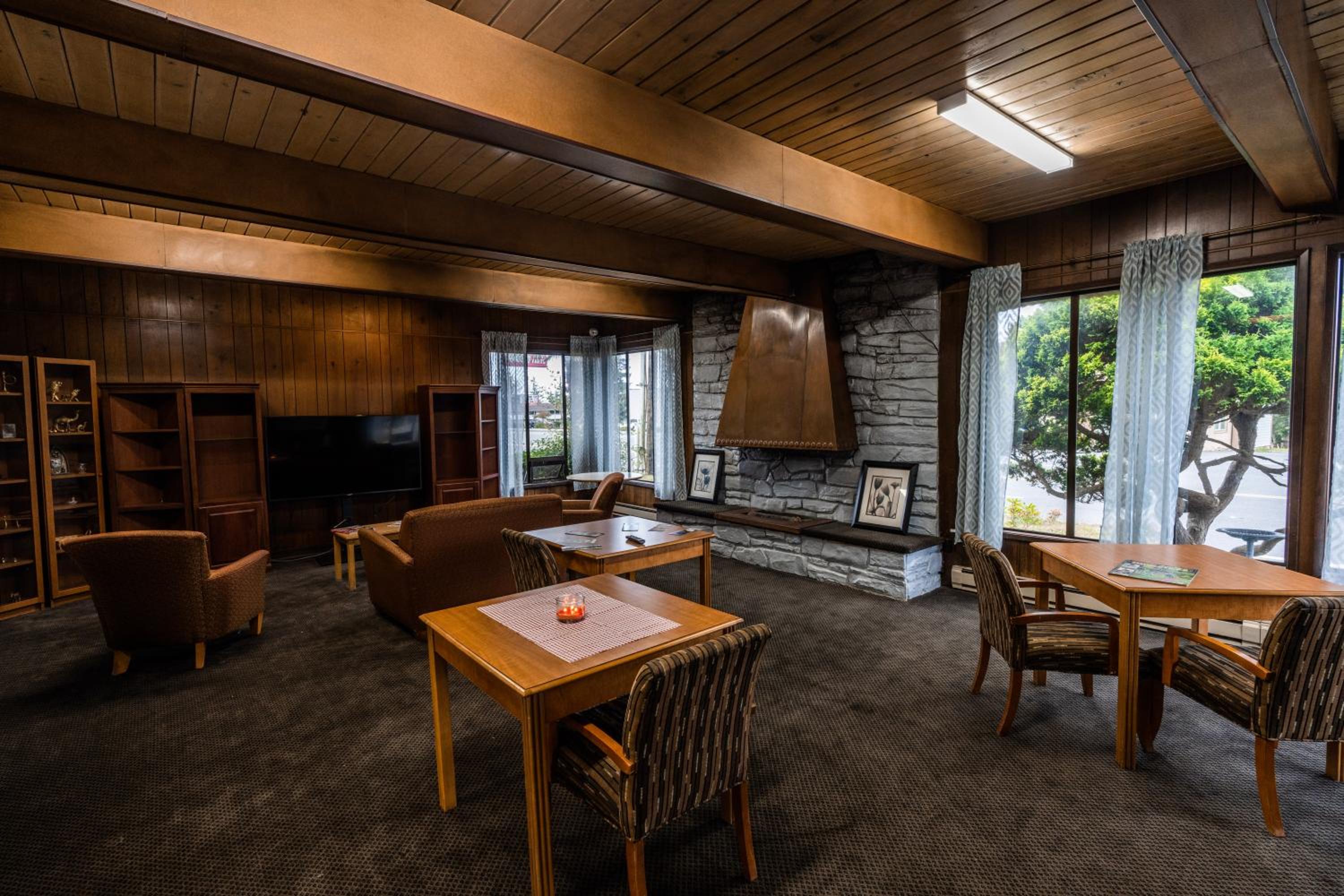 King Room - Non-Smoking - Photo 7