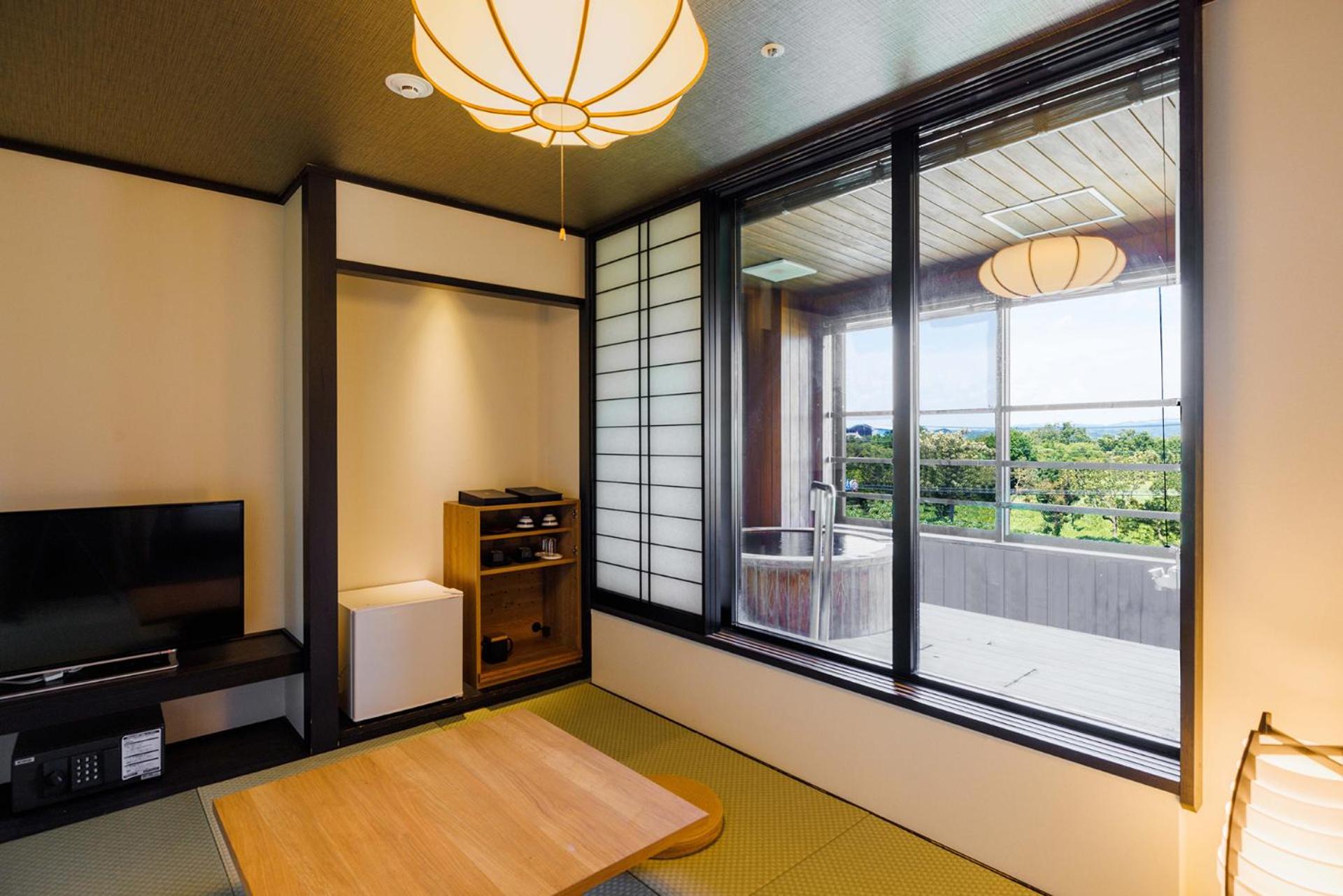 Premium Japanese-Western style Room (With Natural Hot Spring View Bath) photo 1