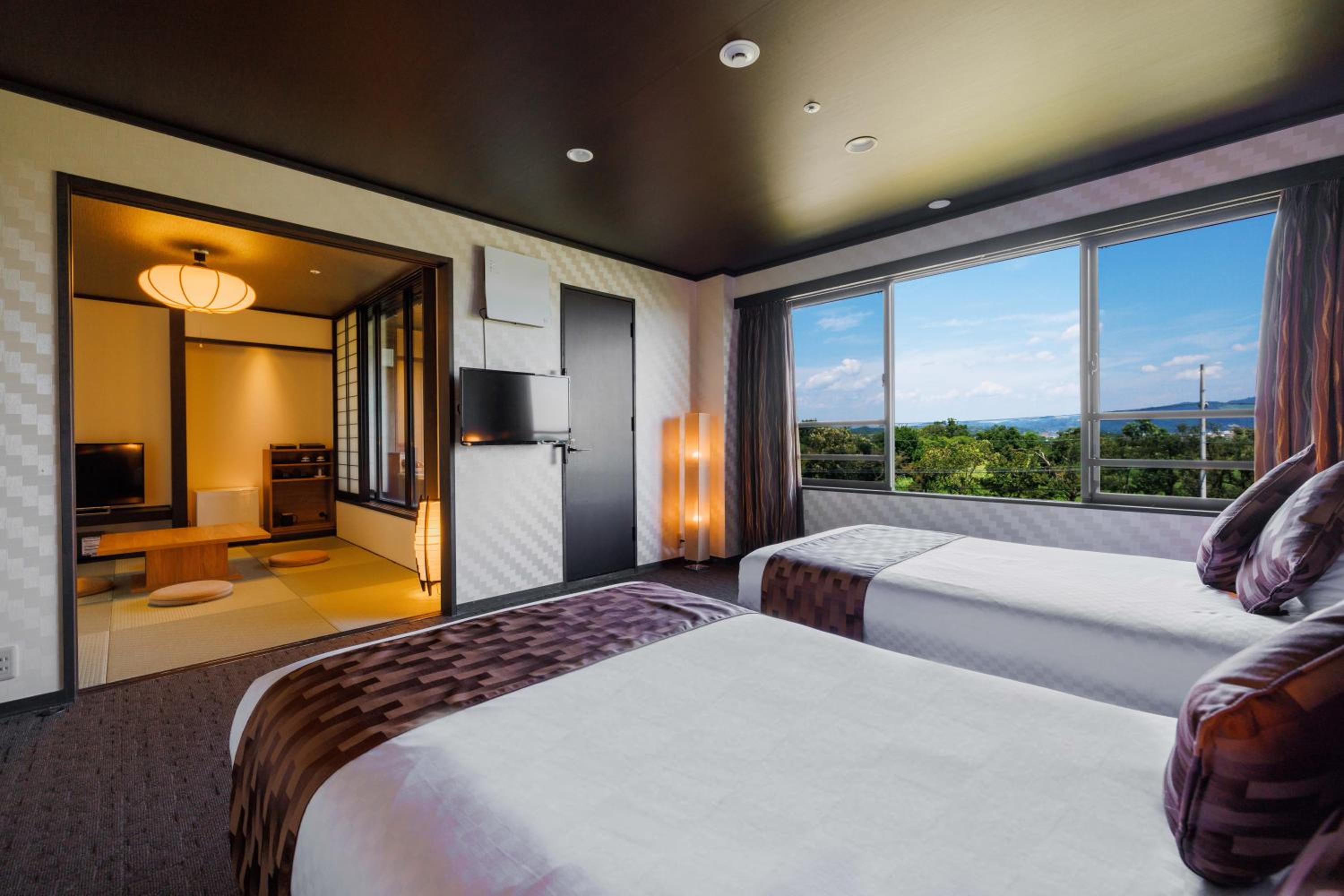Premium Japanese-Western style Room (With Natural Hot Spring View Bath) photo 3