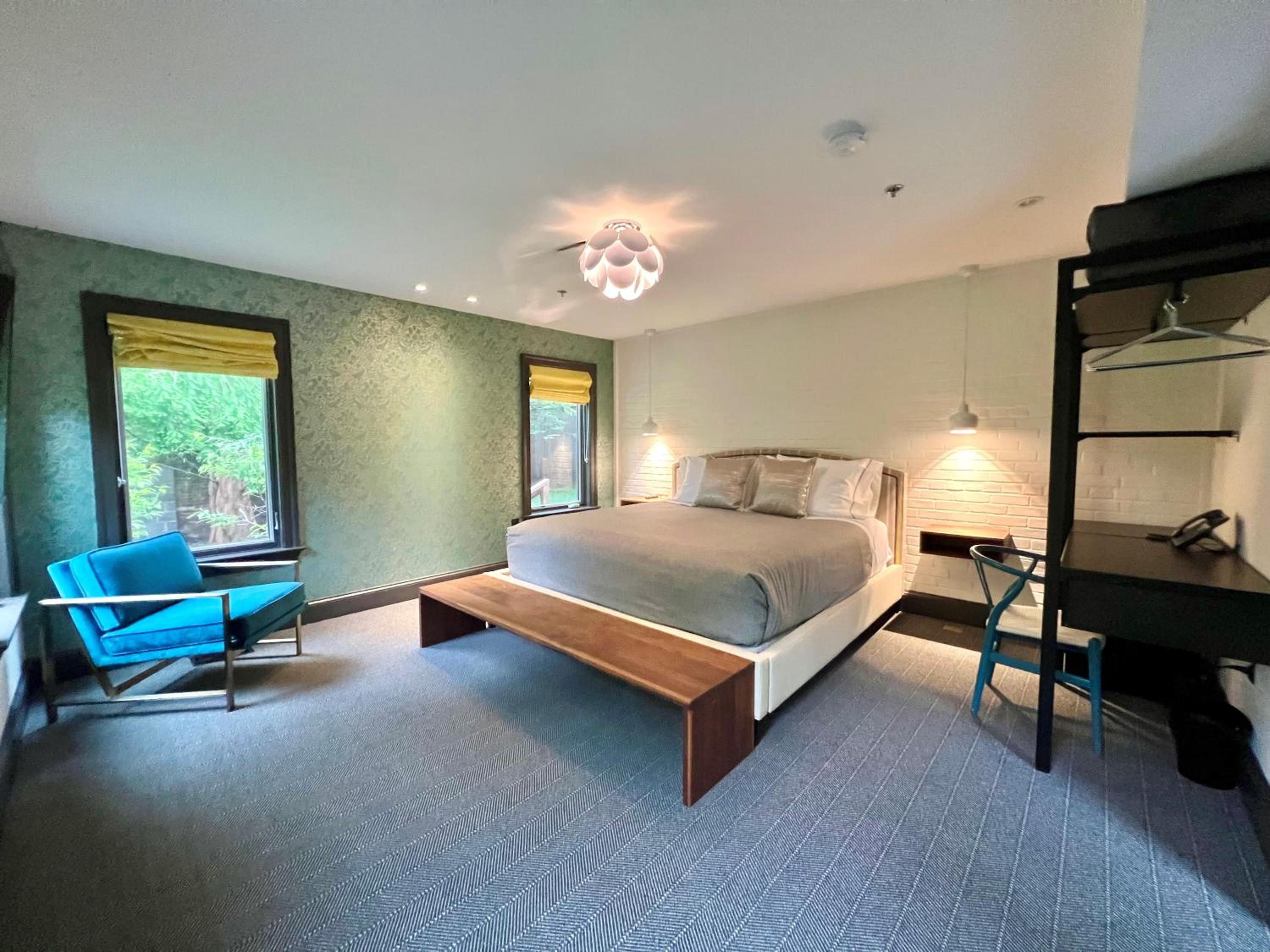 One-Bedroom Suite thumbnail 5