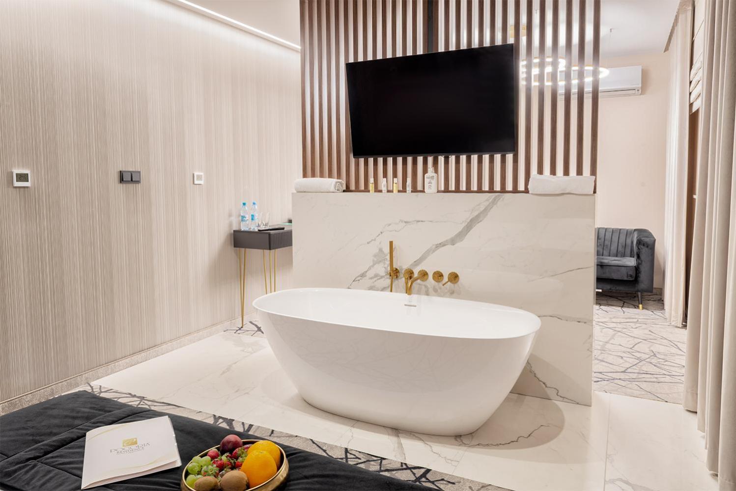 Deluxe Suite - Photo 3