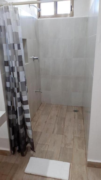 Twin Room with Private Bathroom - Photo 17