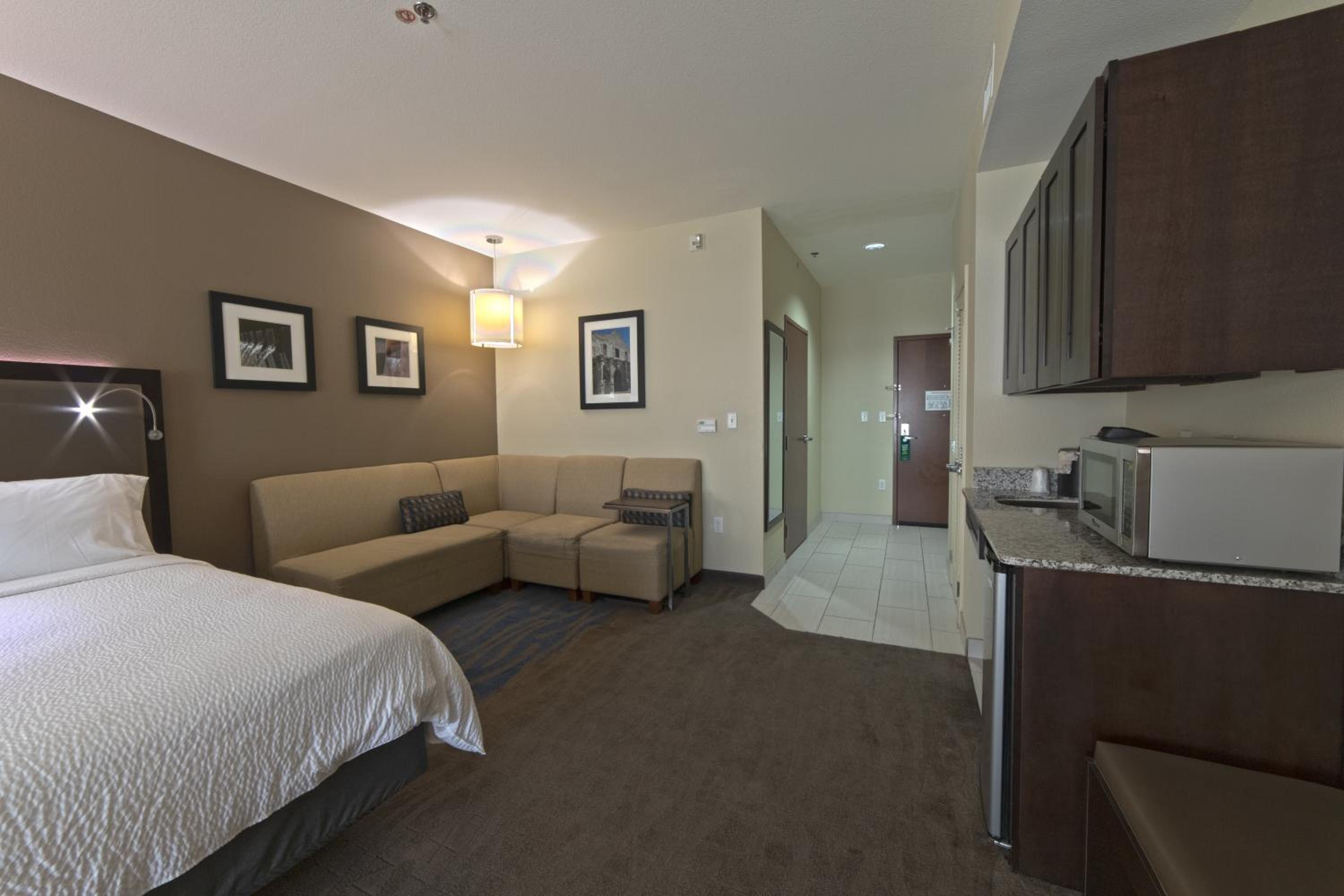 Standard King Room - Photo 1