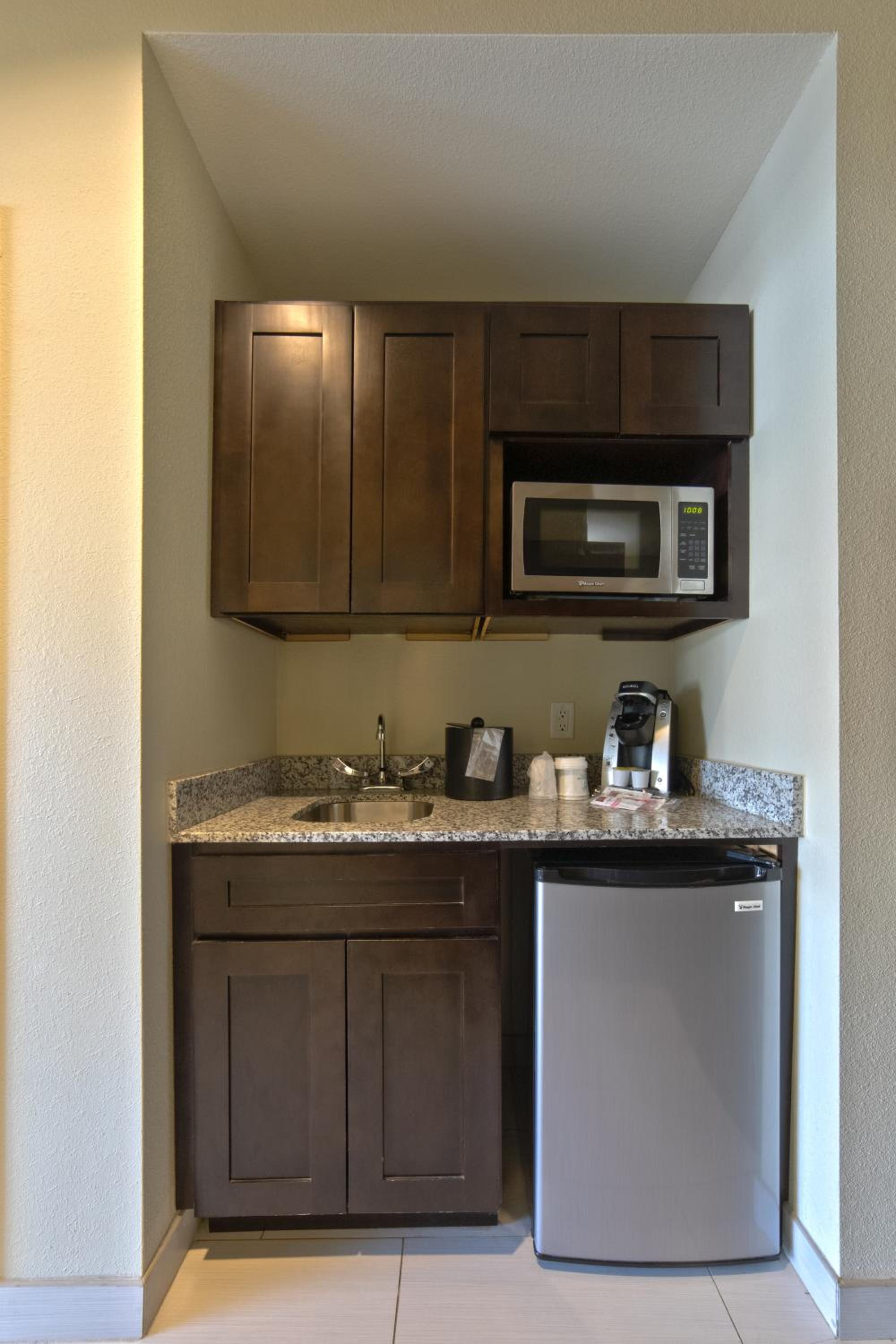 One-Bedroom King Suite - Photo 2
