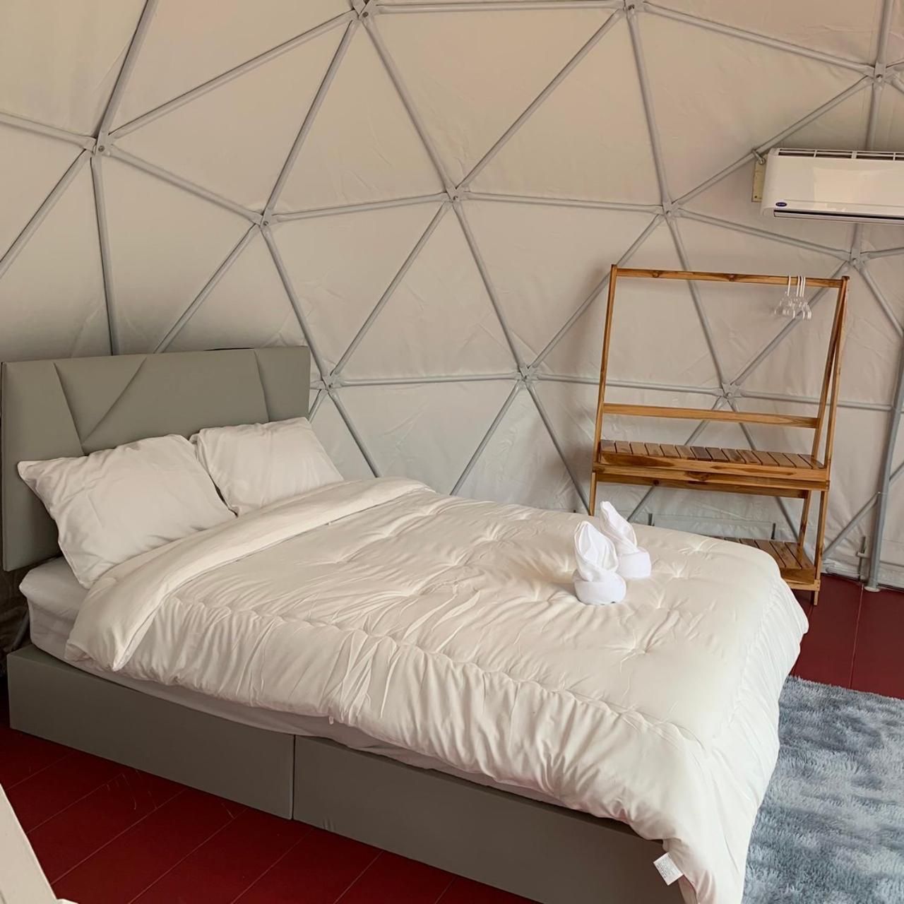 Queen Room with Garden View - Photo 3