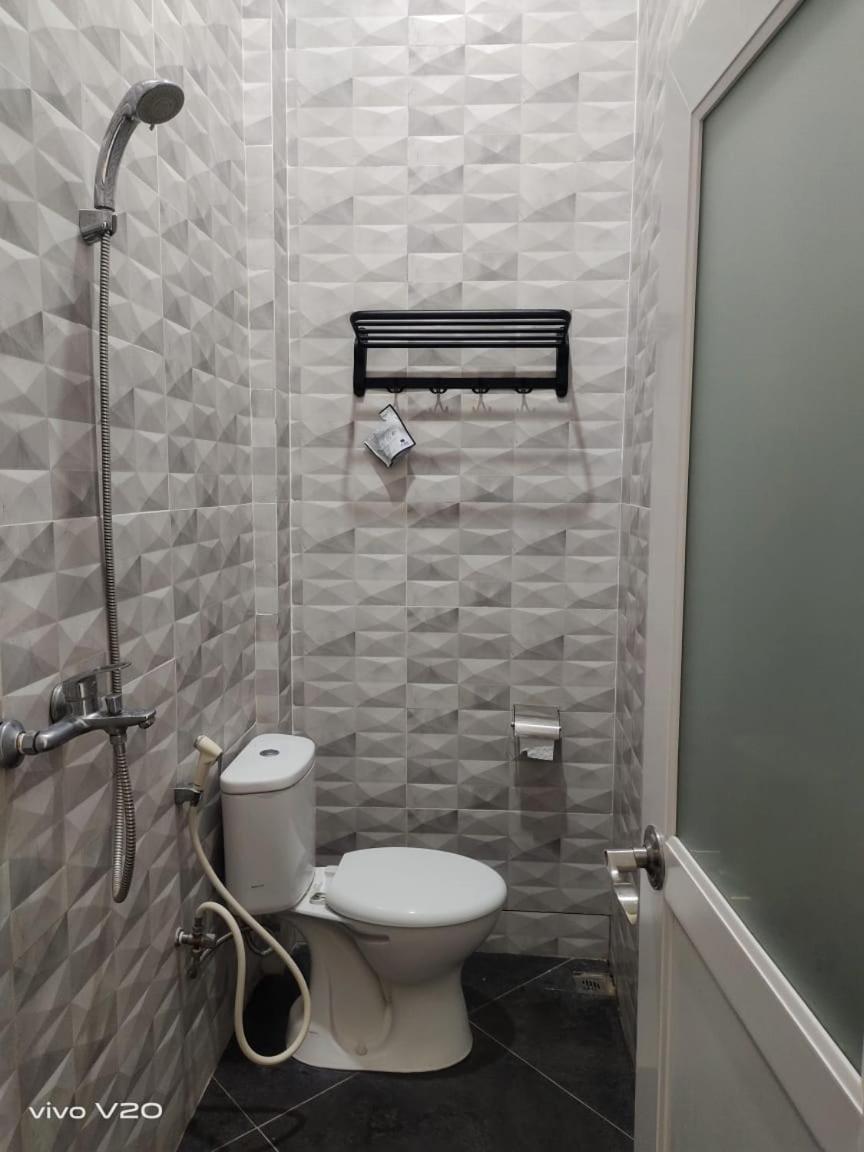 Standard King Room photo 3