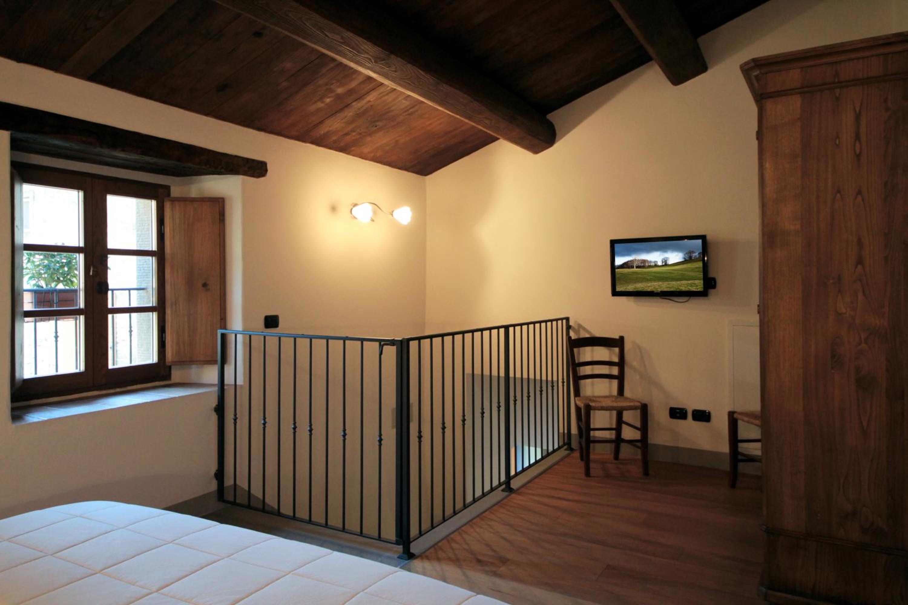 Apartment - Split Level photo 2