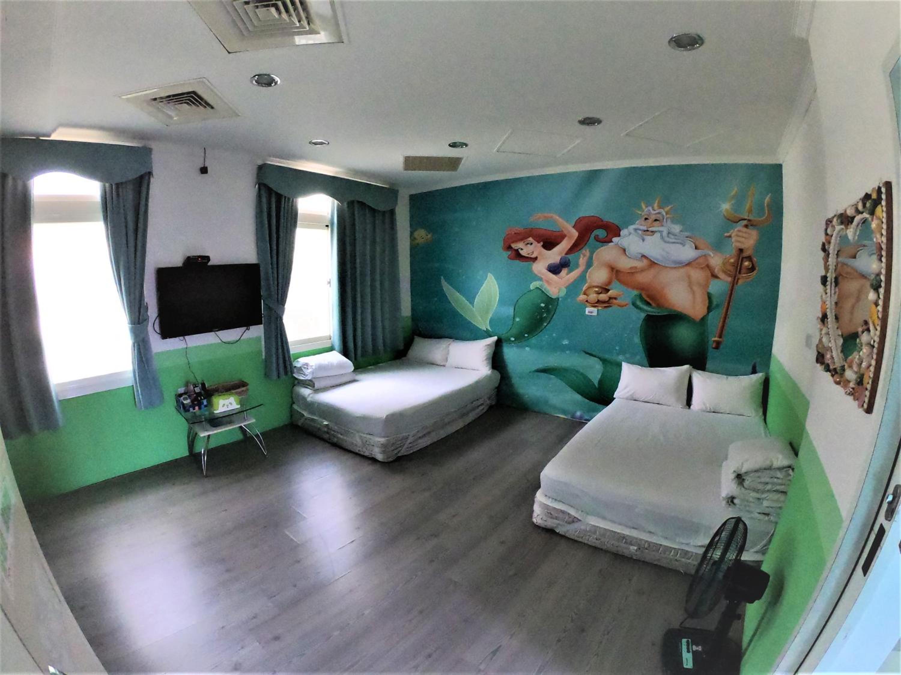 Family Room photo 2