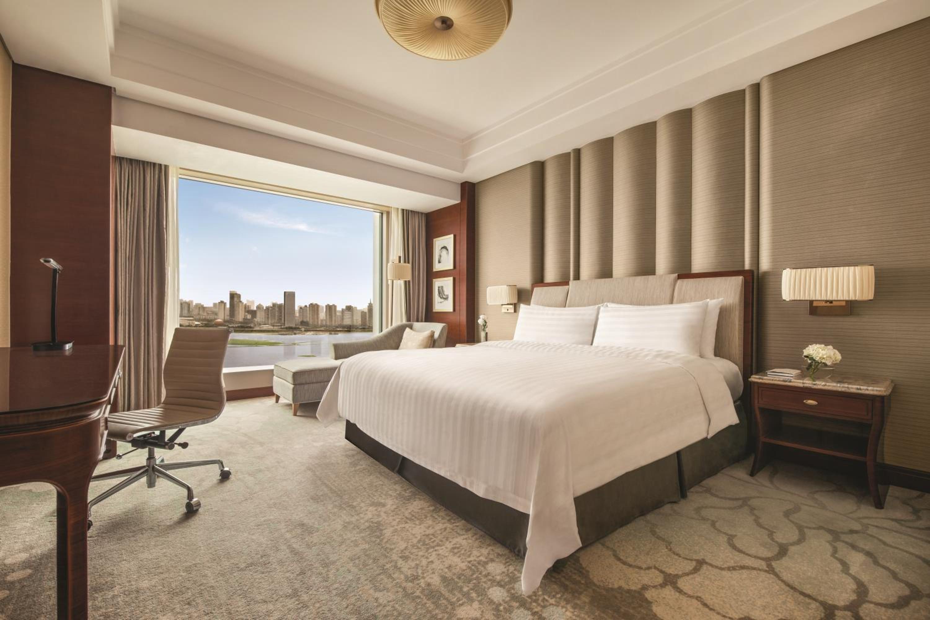 Executive King Room with River View photo 2