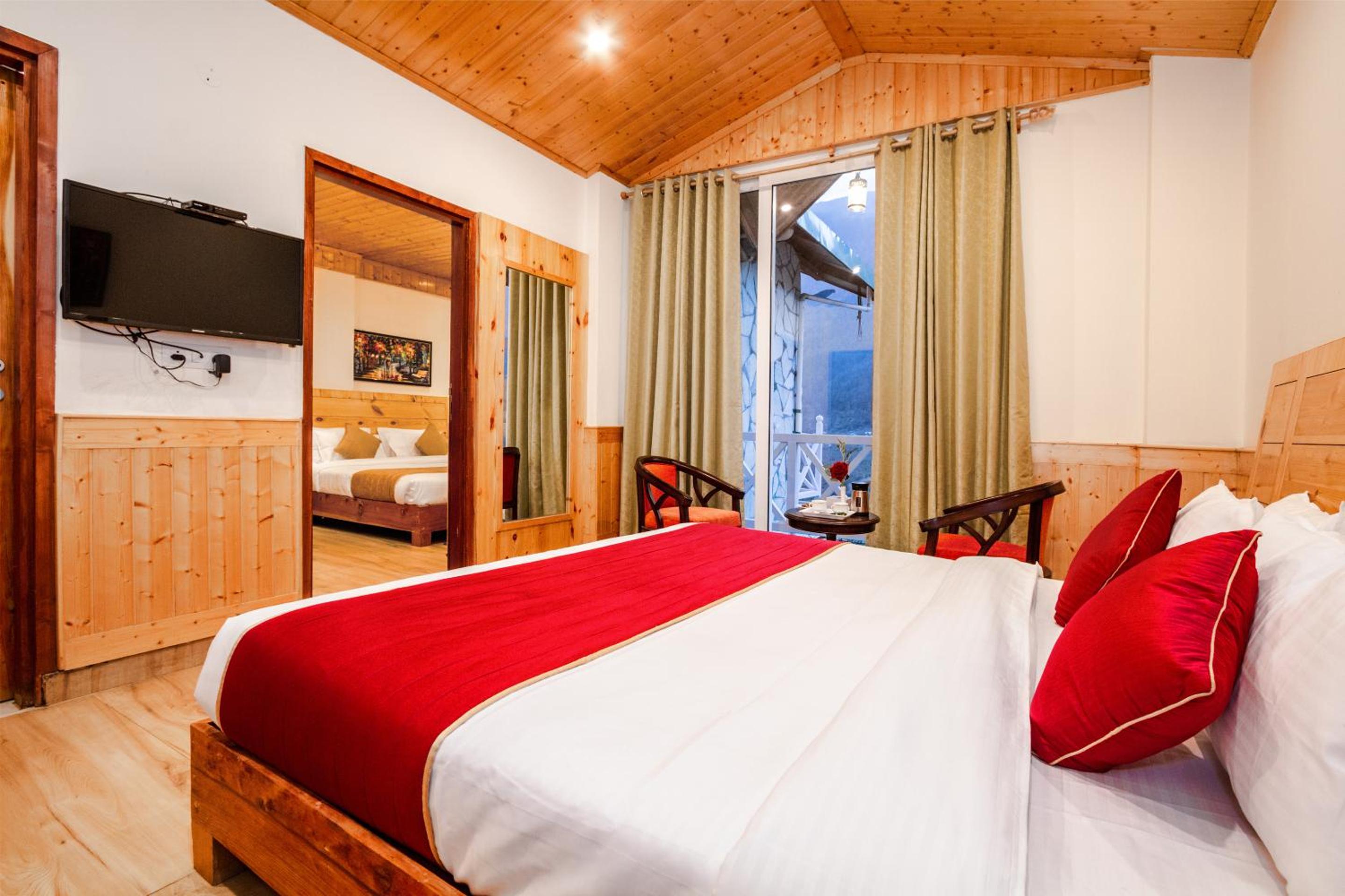 King Suite with Balcony - Photo 11