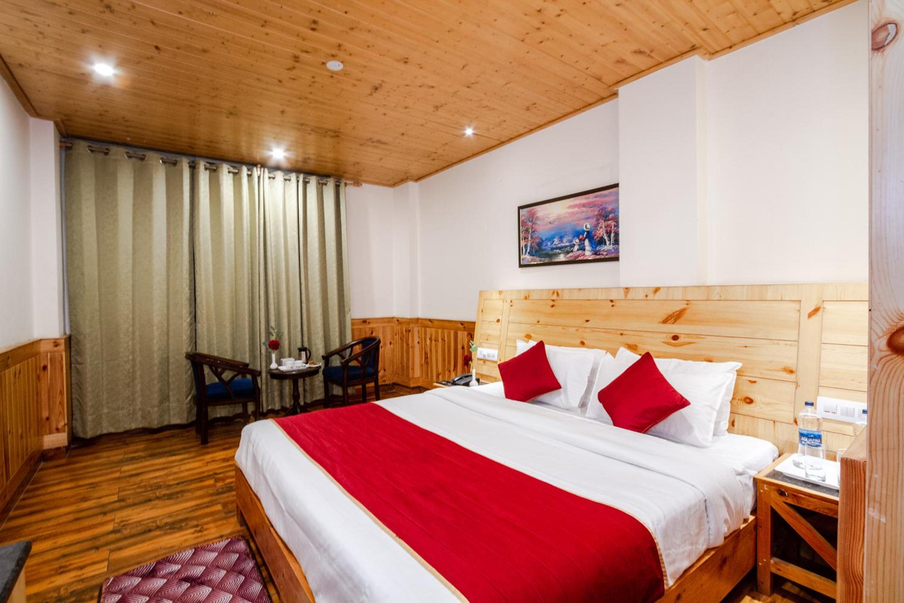 King Suite with Balcony - Photo 27