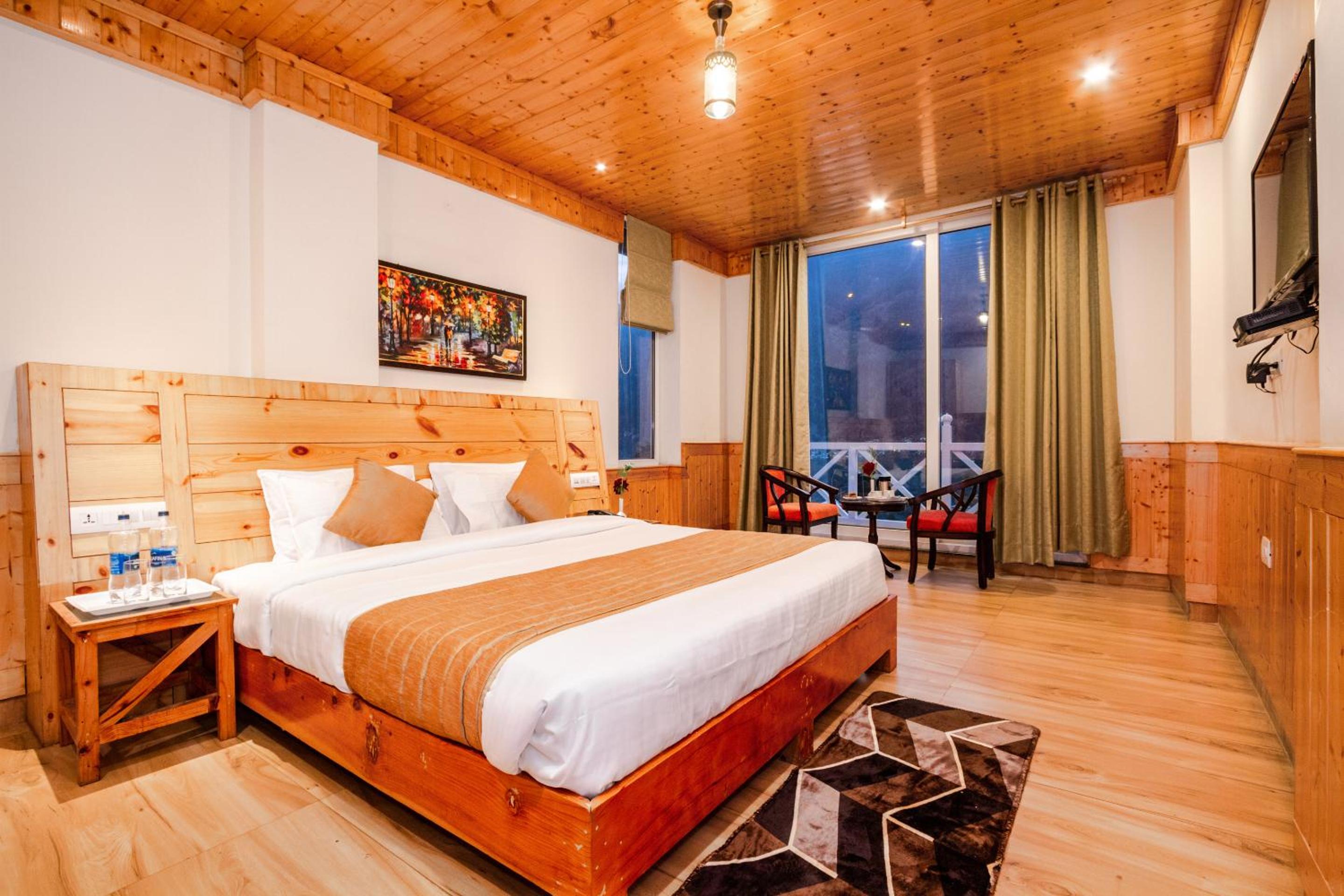 King Suite with Balcony - Photo 16