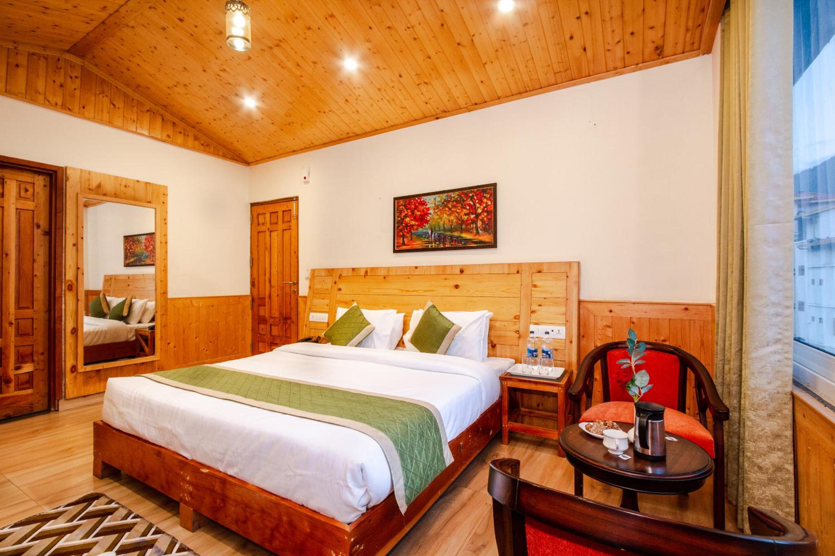 King Suite with Balcony - Photo 14