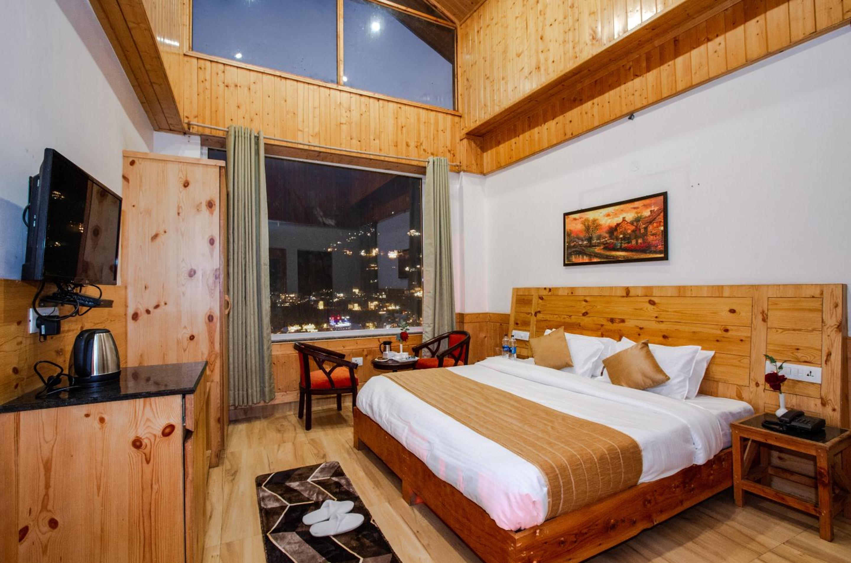 King Suite with Balcony - Photo 25