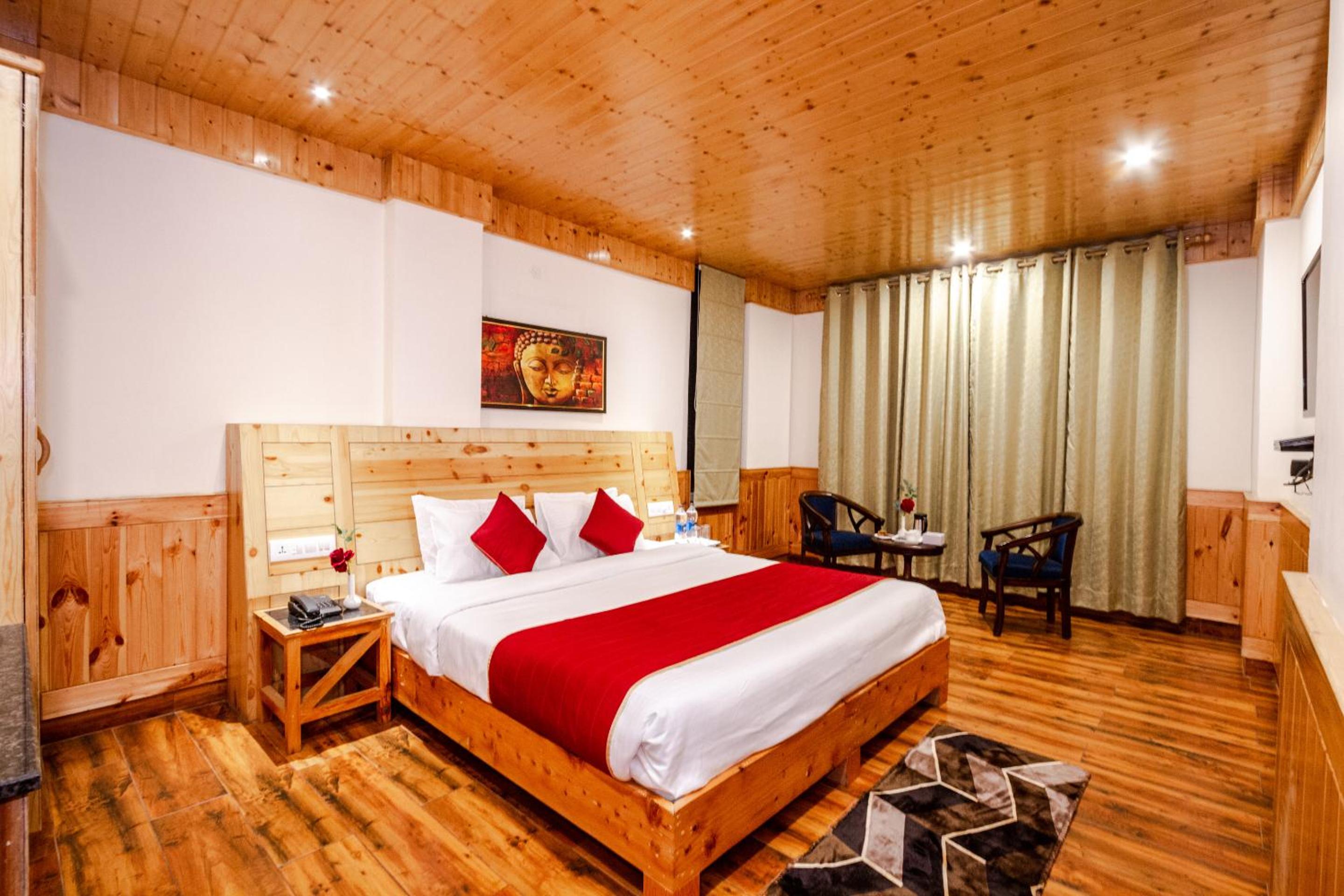 King Suite with Balcony - Photo 20