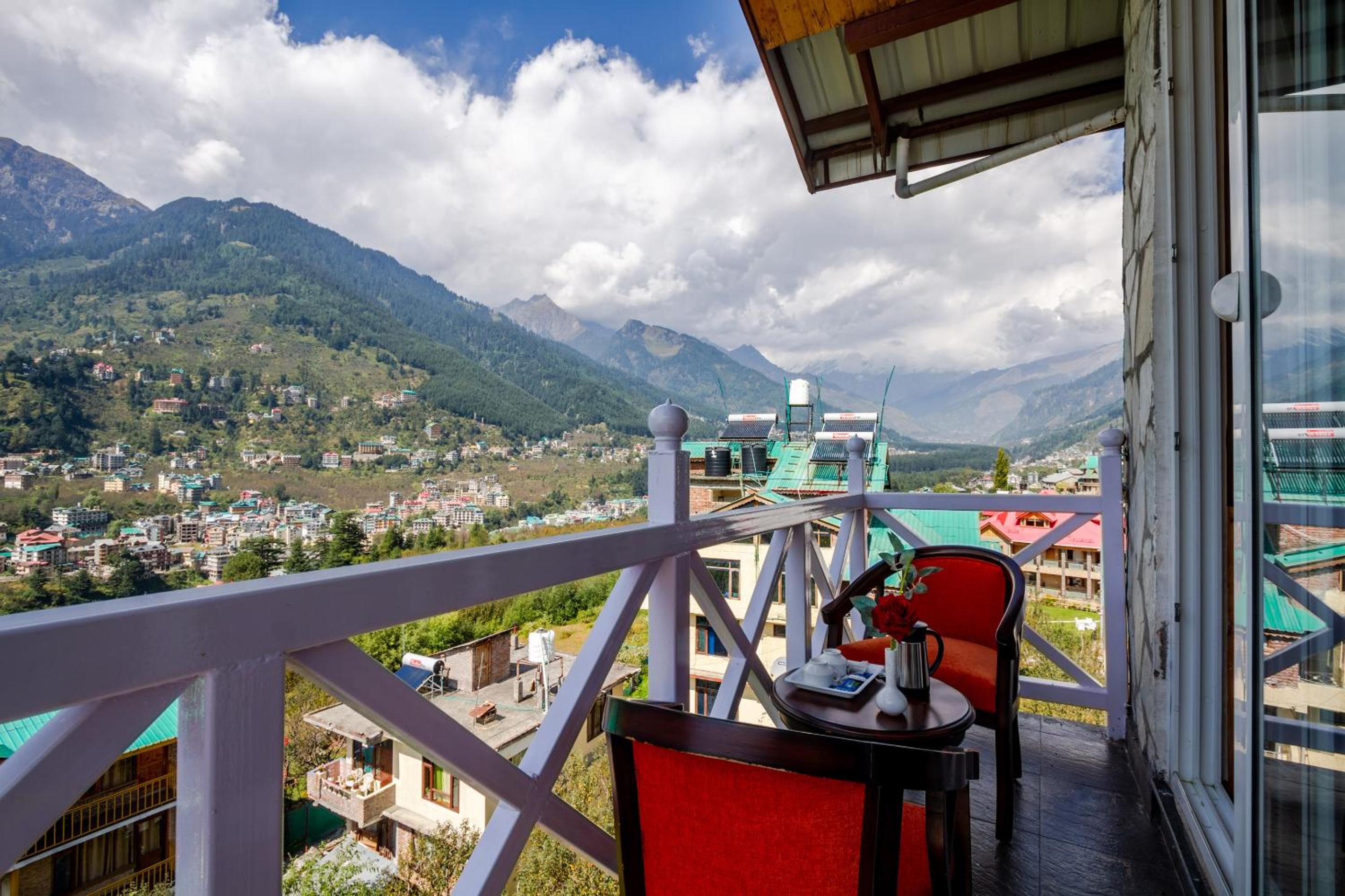 King Suite with Balcony - Photo 21