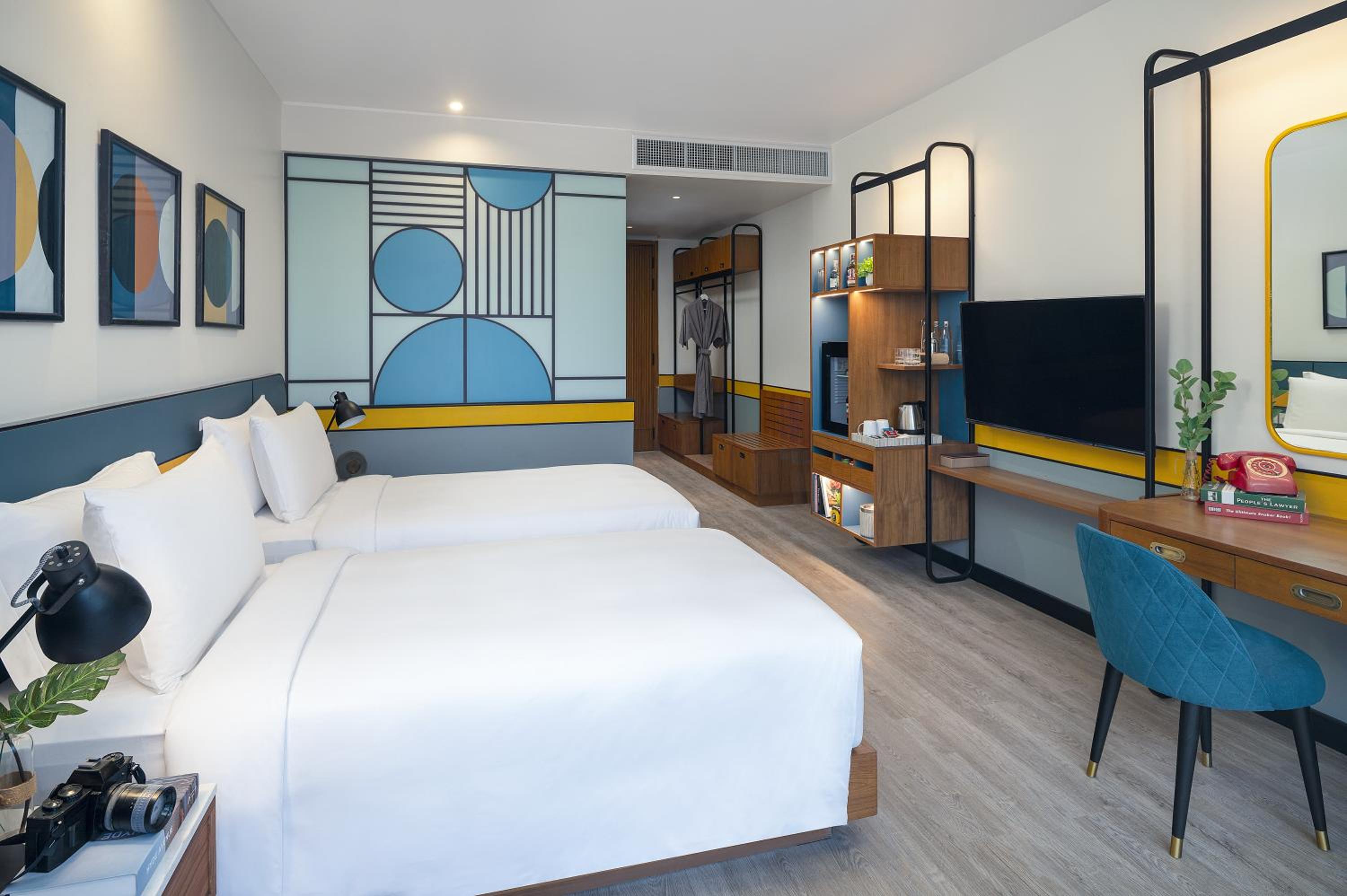Funky Poolside Room photo 3