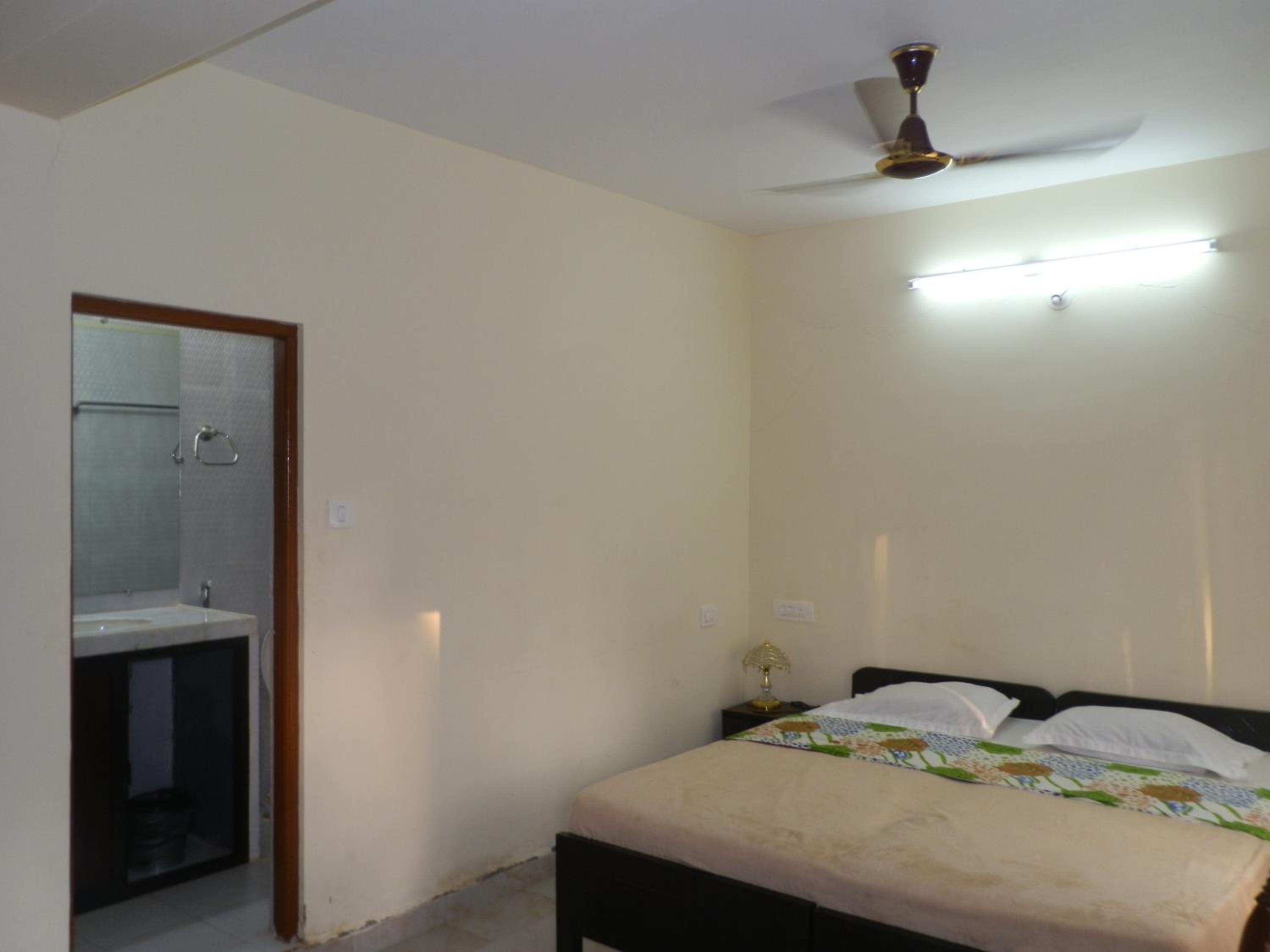 Budget Double Room photo 3