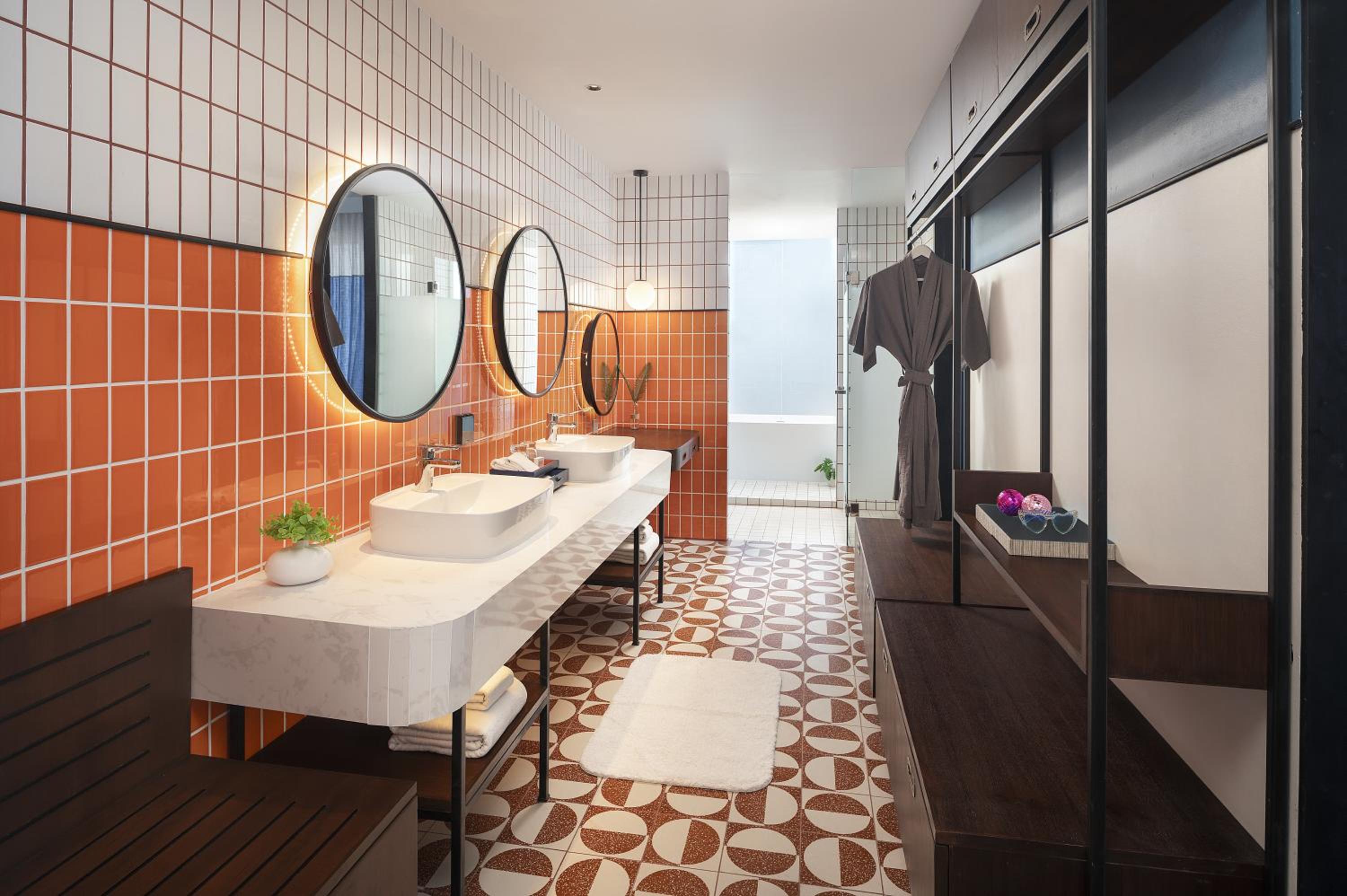 Groovy Seaview Suite photo 2