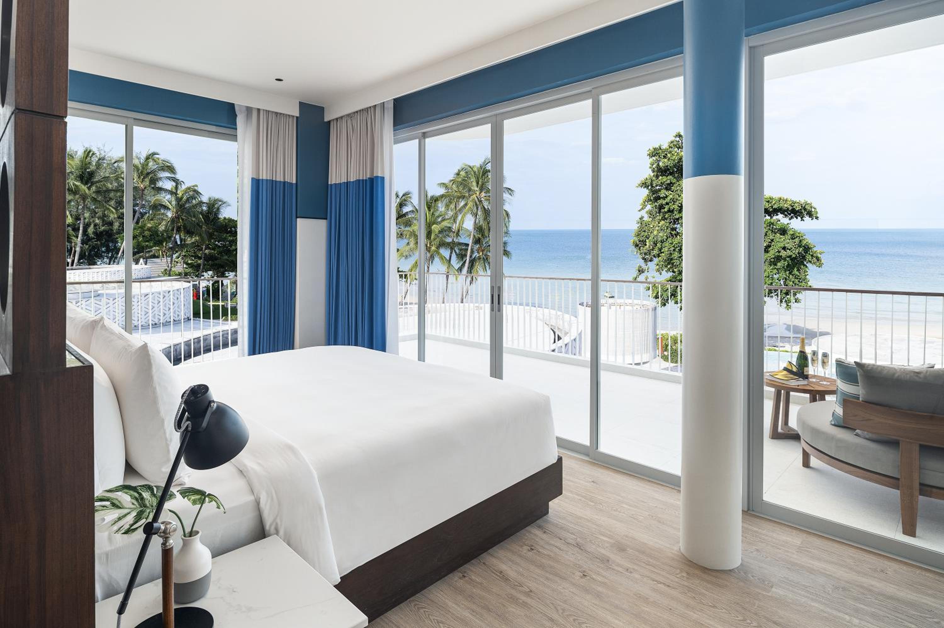 Groovy Seaview Suite