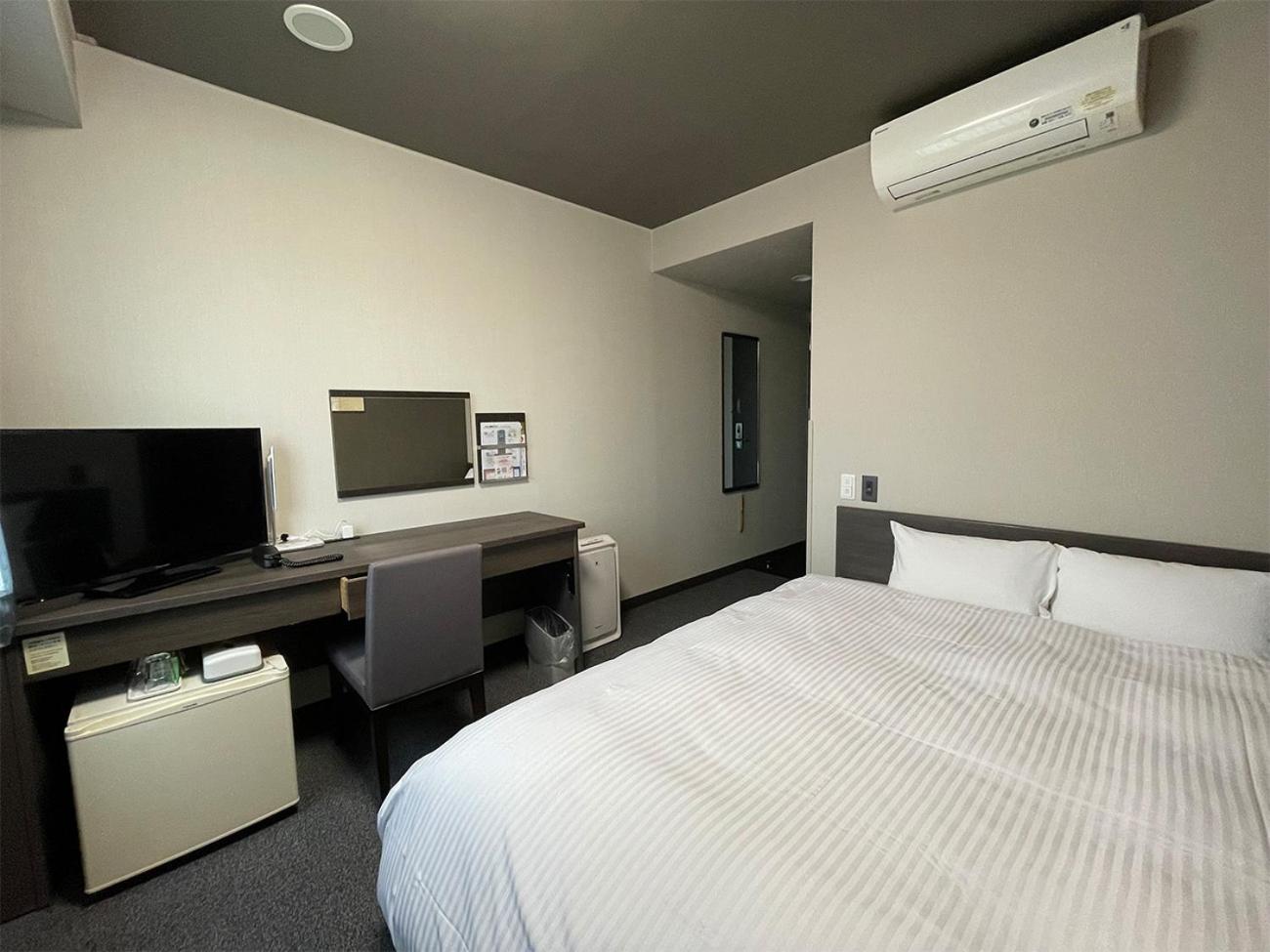 Double Room - Non-Smoking  - Photo 10