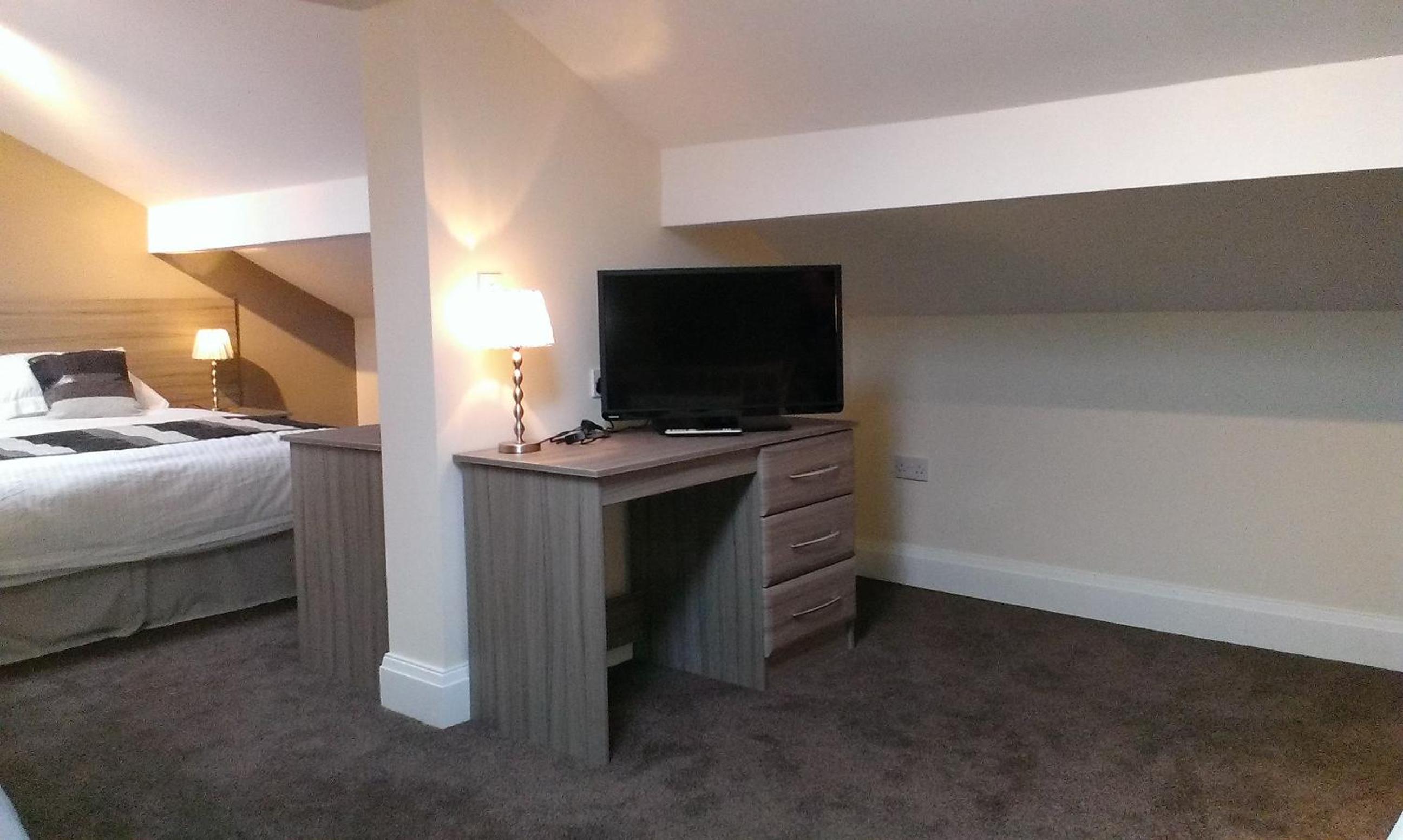 Deluxe King Suite photo 2