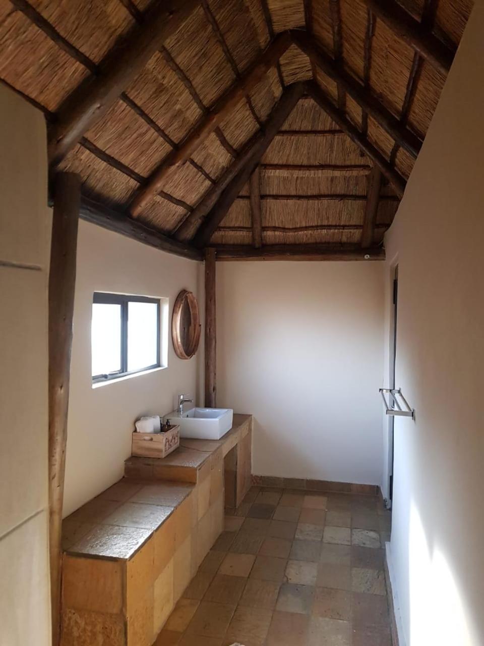 Comfort King Room photo 3