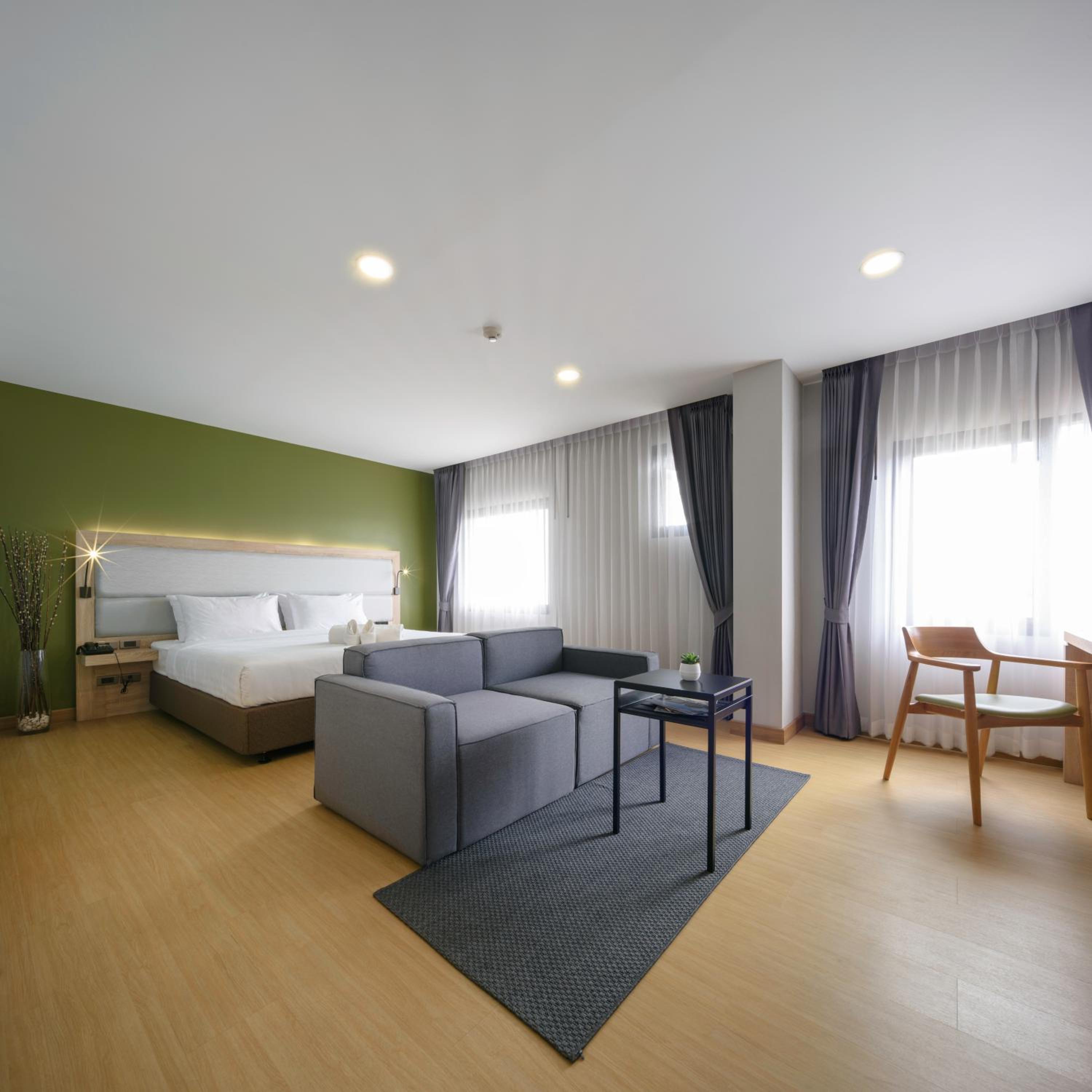 Deluxe King Room with Garden View - Photo 1
