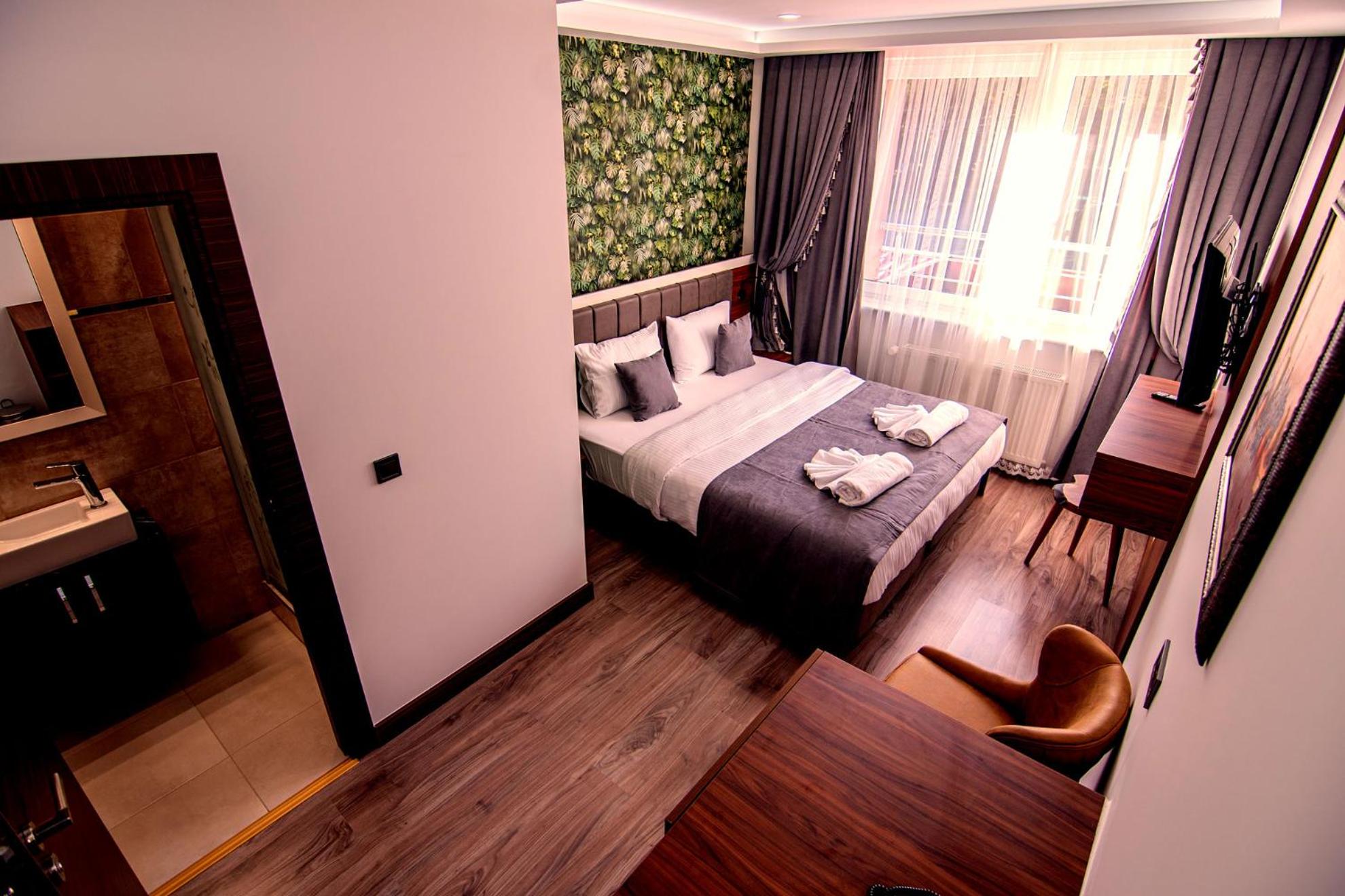 Double or Twin Room with Bathroom - Photo 5