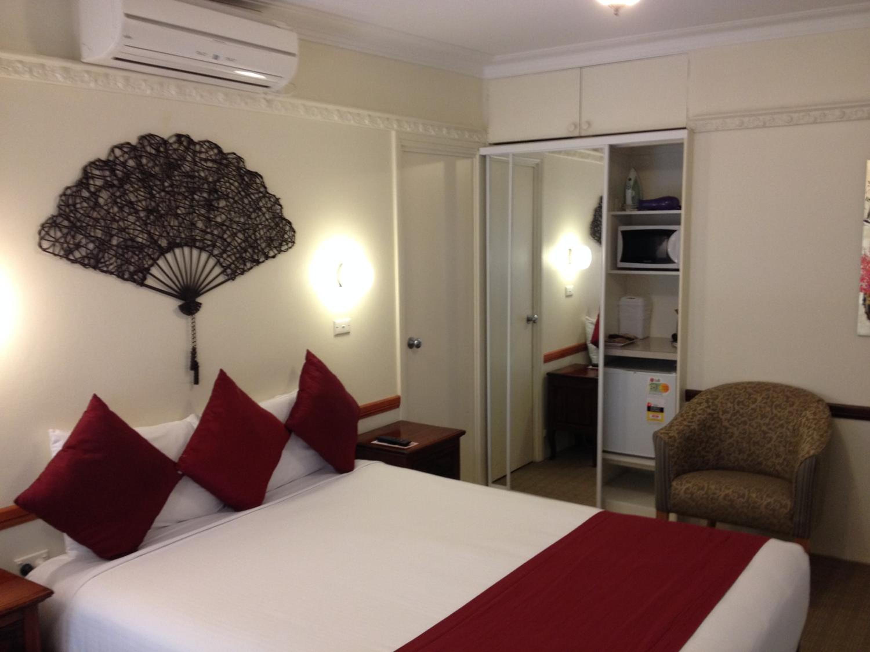 Queen Room with Spa Bath photo 1