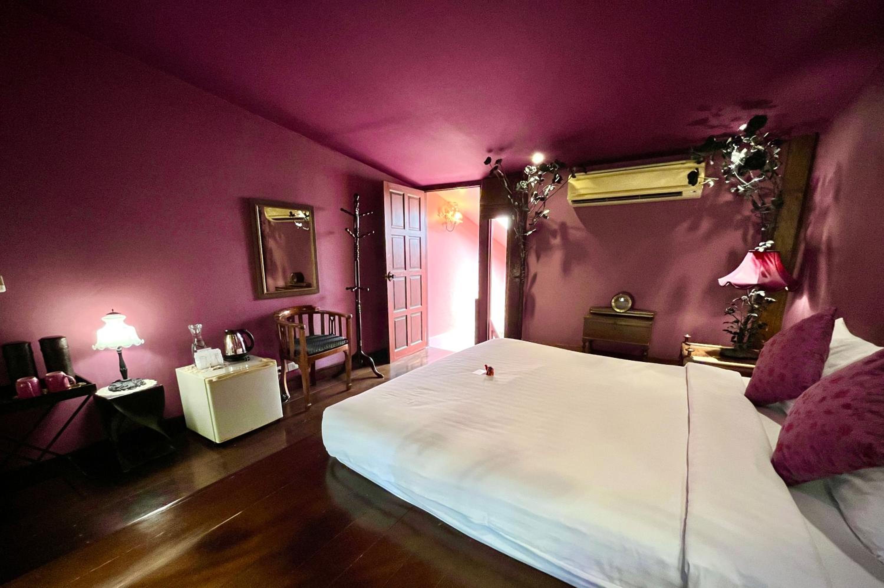 Honeymoon Suite