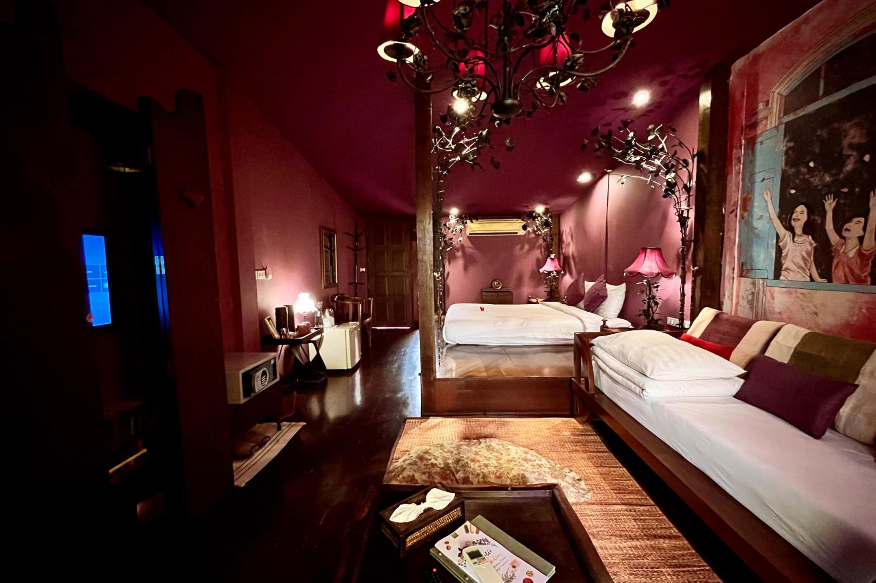 Honeymoon Suite
