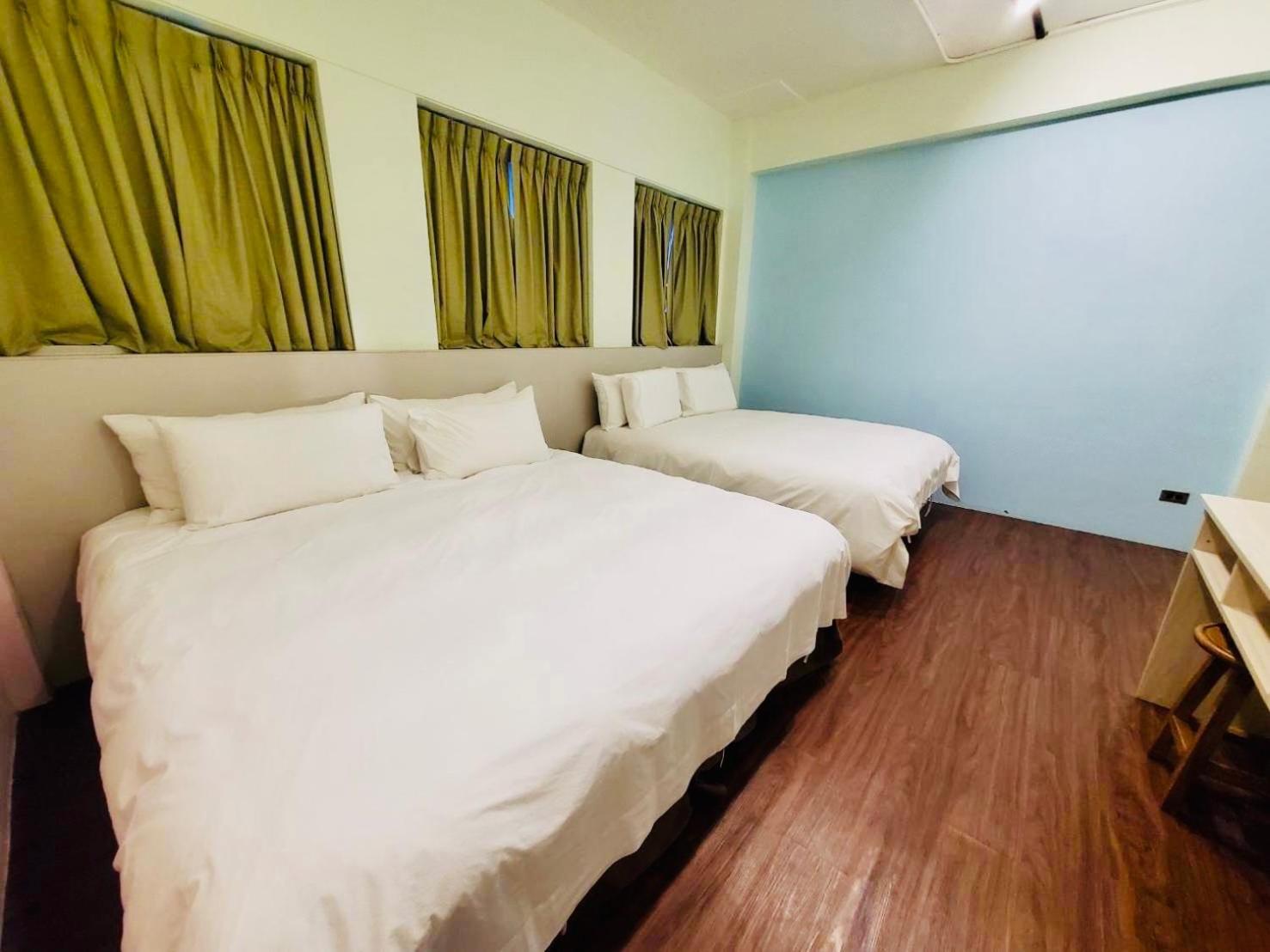 Economy Quadruple Room photo 3