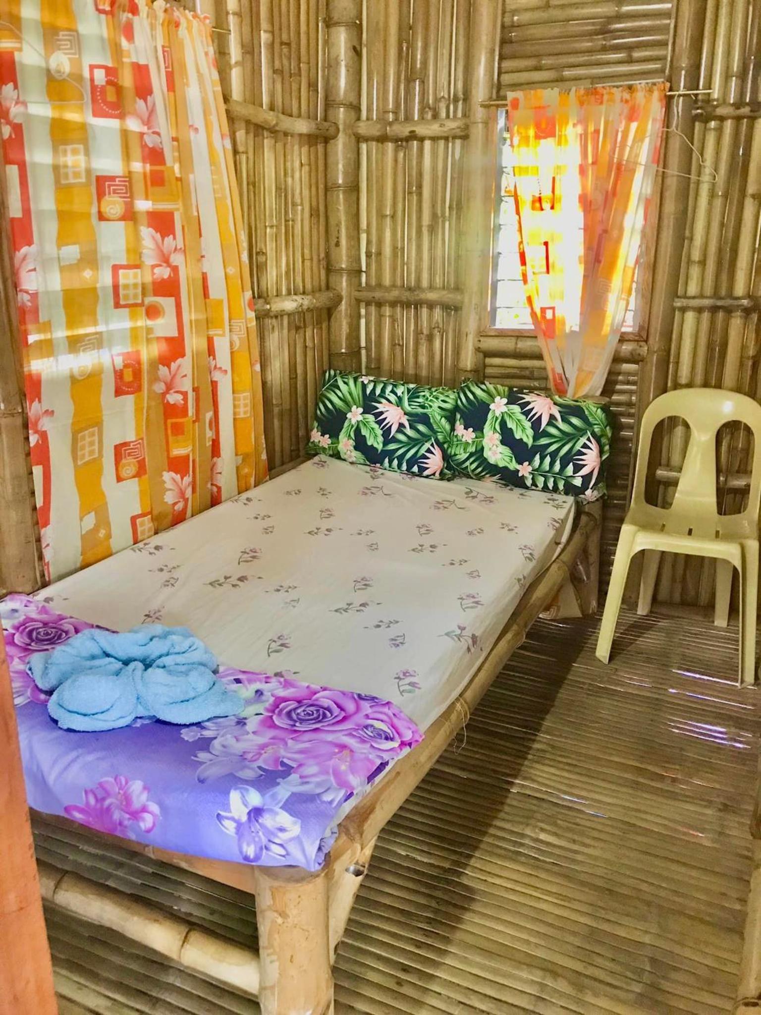 Single Room with Shared Shower and Toilet photo 1
