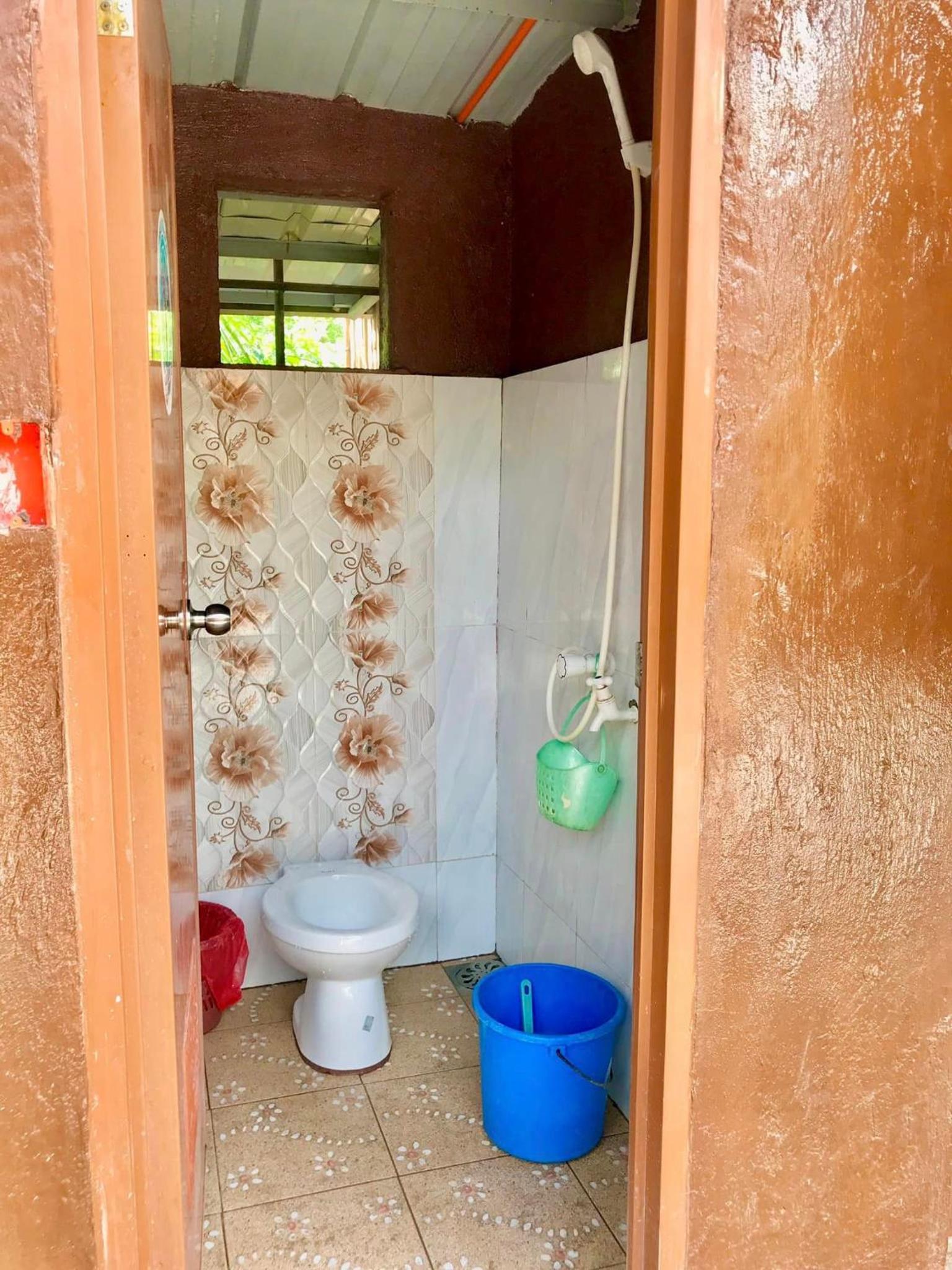 Single Room with Shared Shower and Toilet photo 3