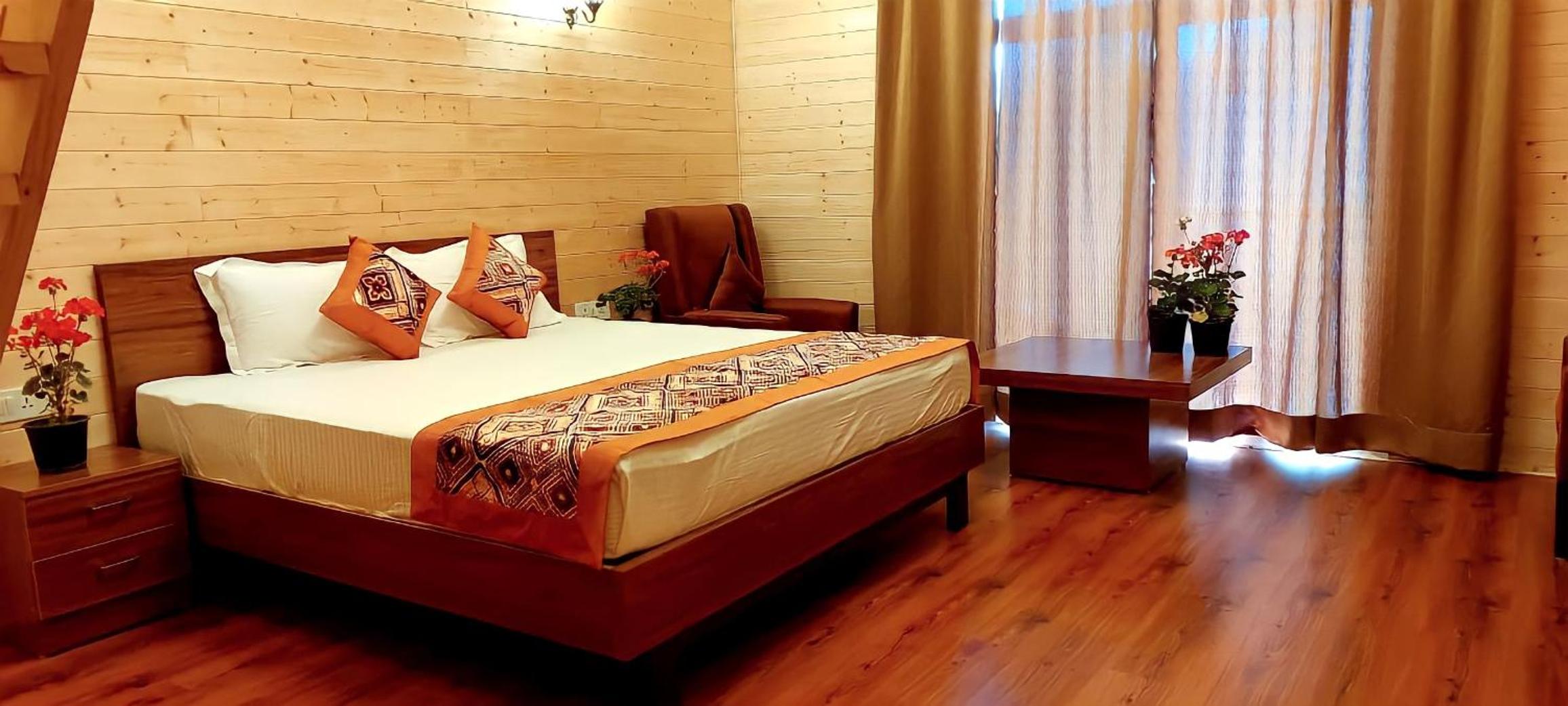 Deluxe Double Room (2 Adults + 1 Child) - Photo 3