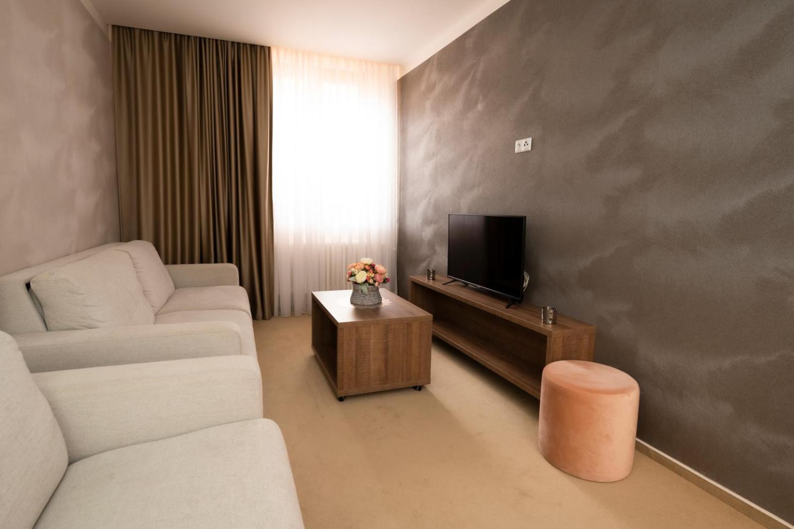One-Bedroom Apartment - Photo 1