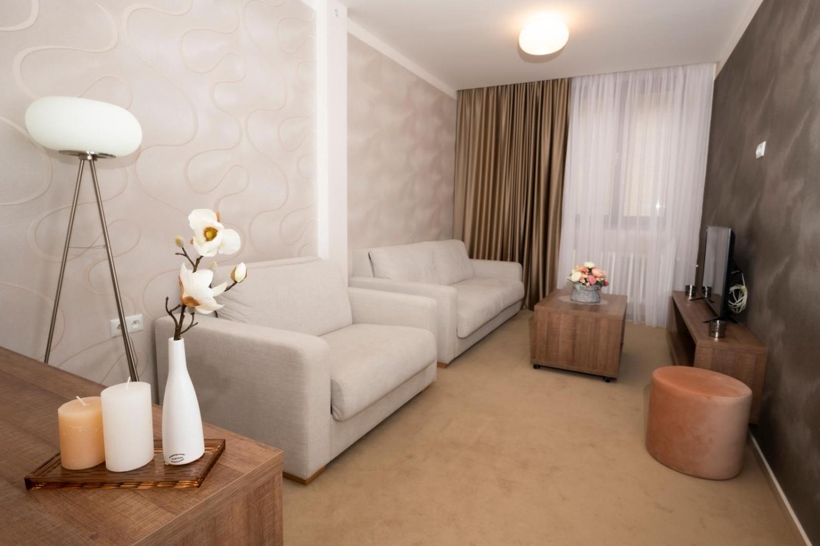 One-Bedroom Apartment - Photo 2