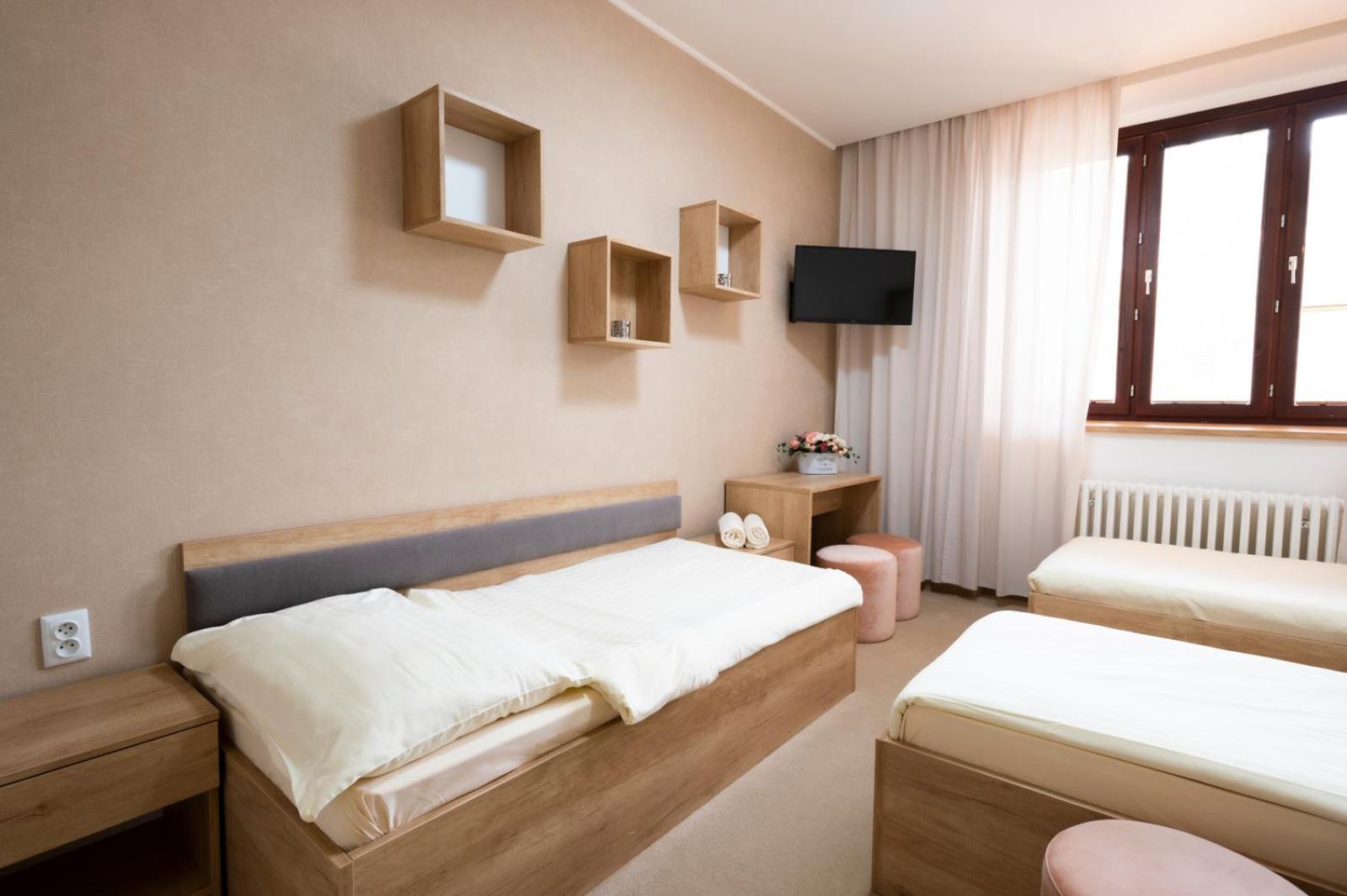Triple Room with Bathroom - Photo 4