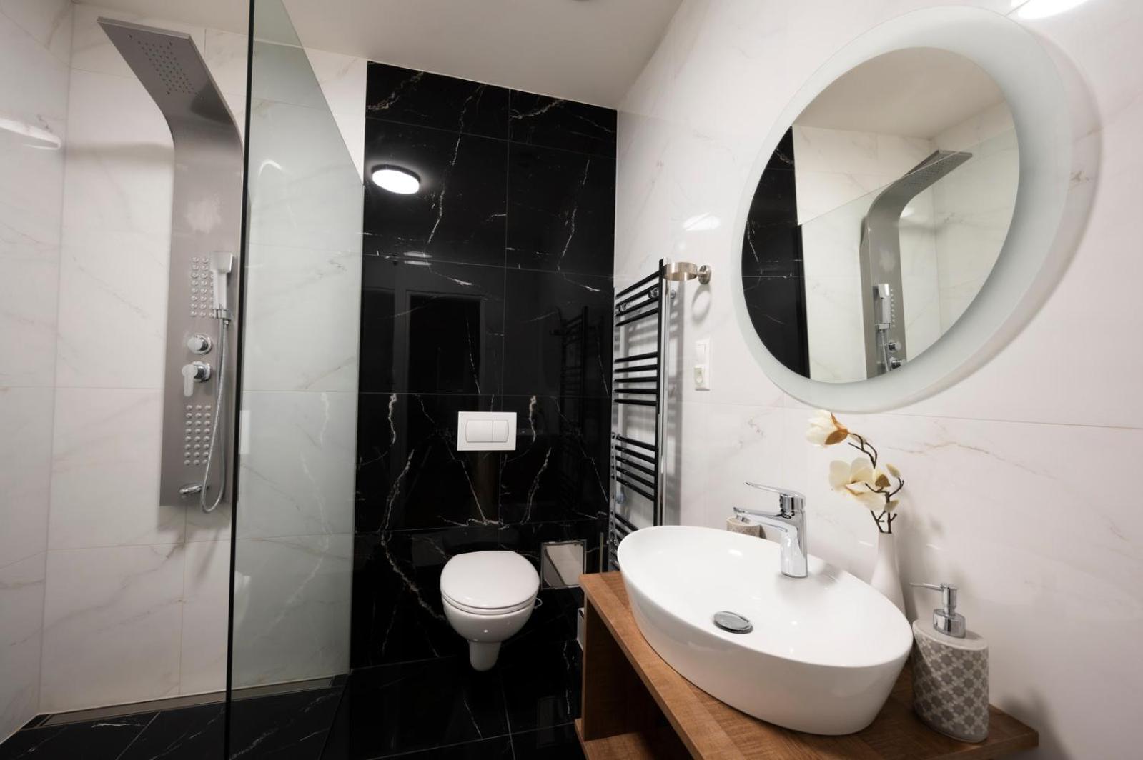 One-Bedroom Apartment - Photo 7