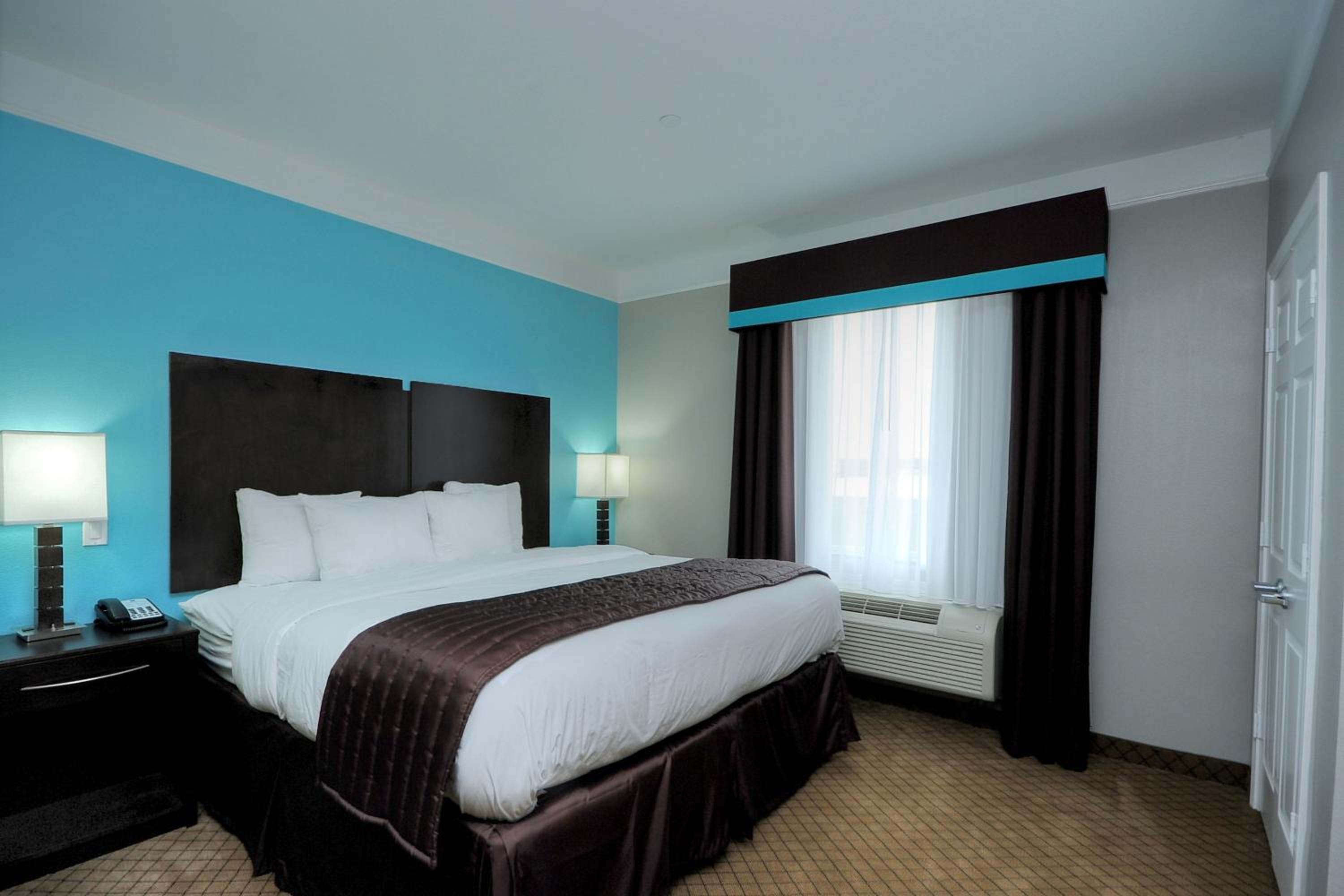 King Suite - Disability Access/Non-Smoking at Comfort Suites at Katy Mills in Katy